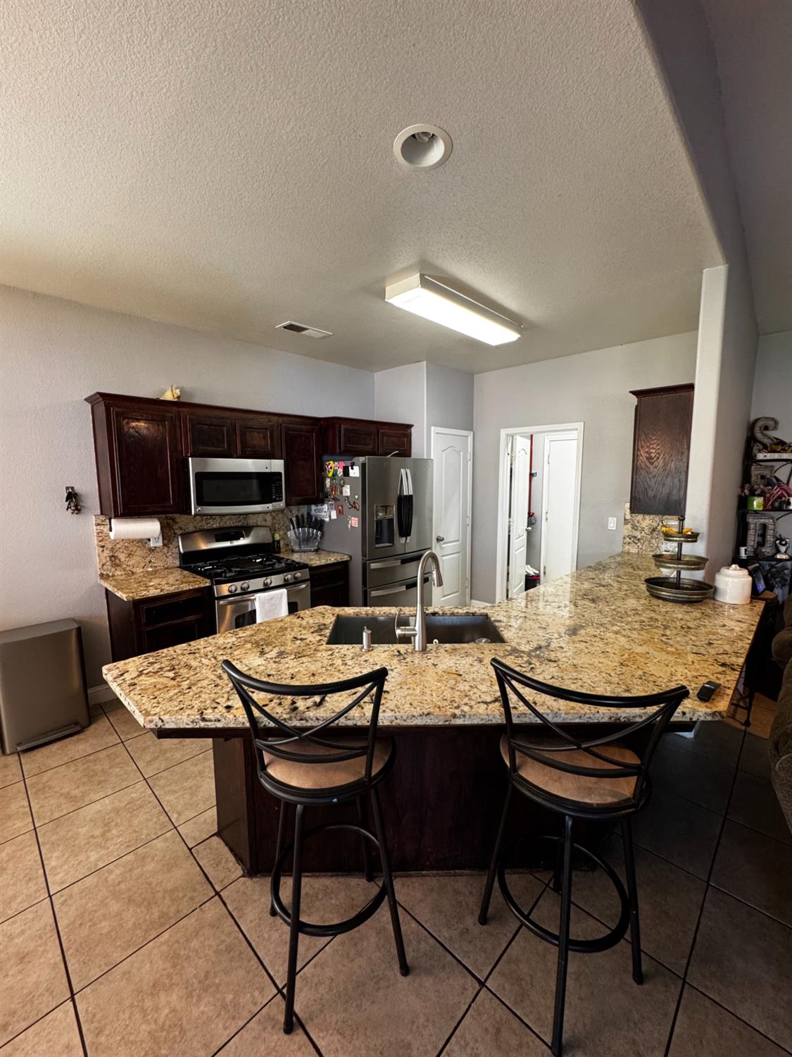 2449 S Lind Ave, Fresno, CA 93725