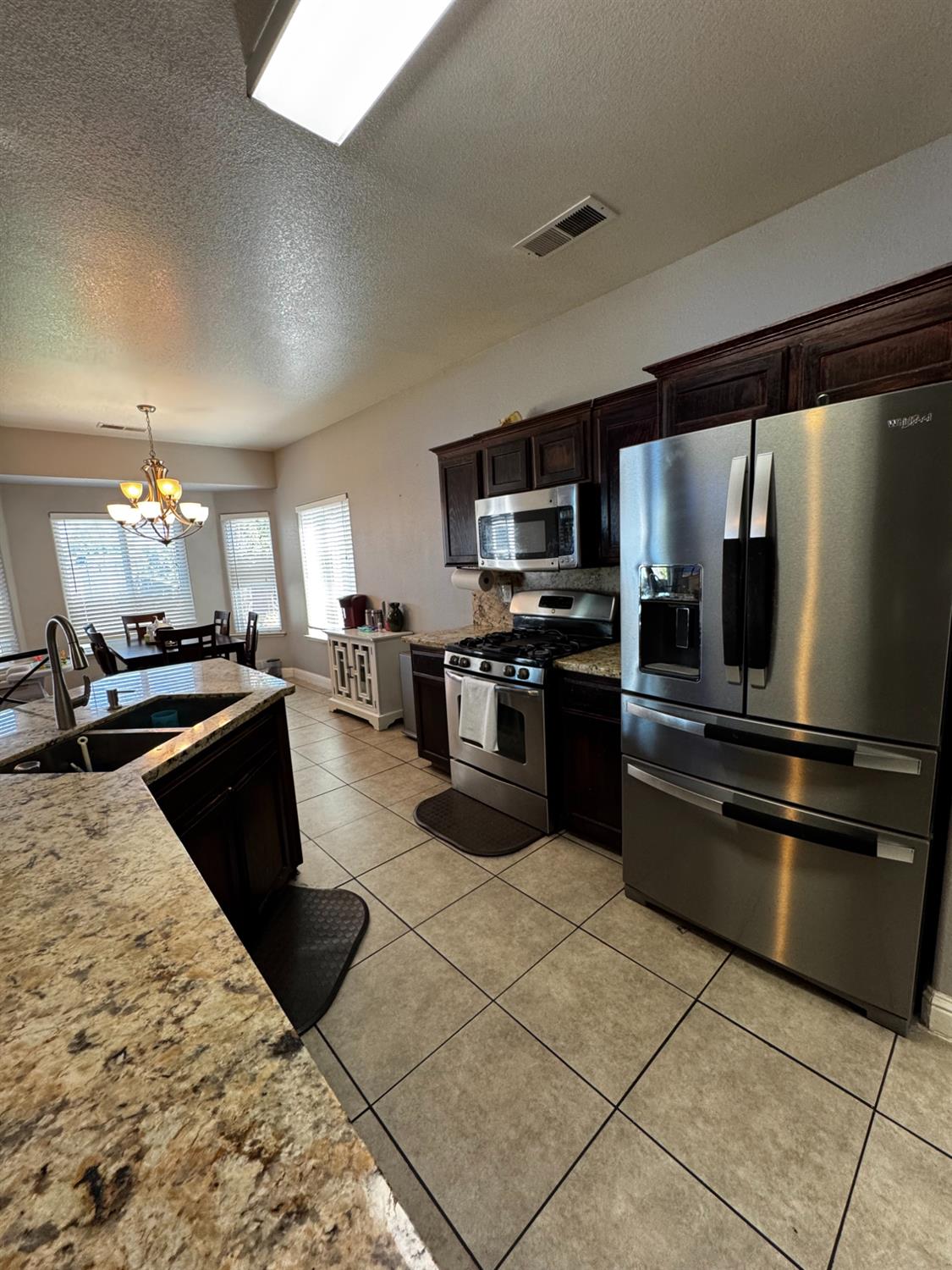 2449 S Lind Ave, Fresno, CA 93725