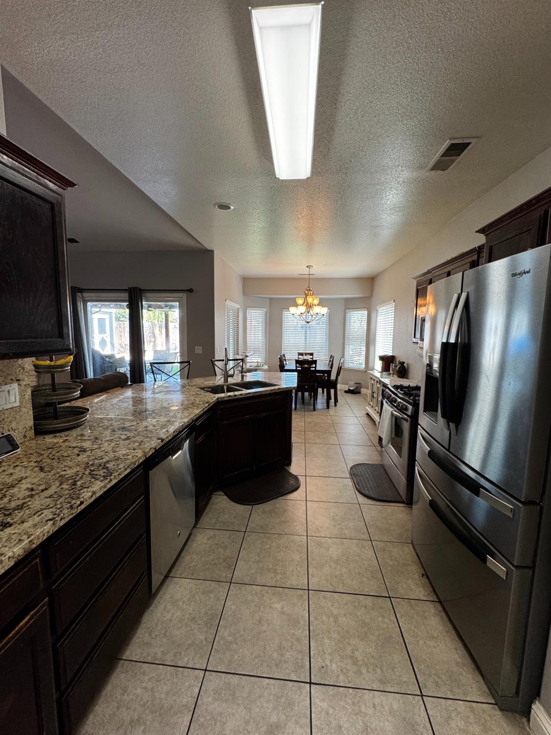2449 S Lind Ave, Fresno, CA 93725