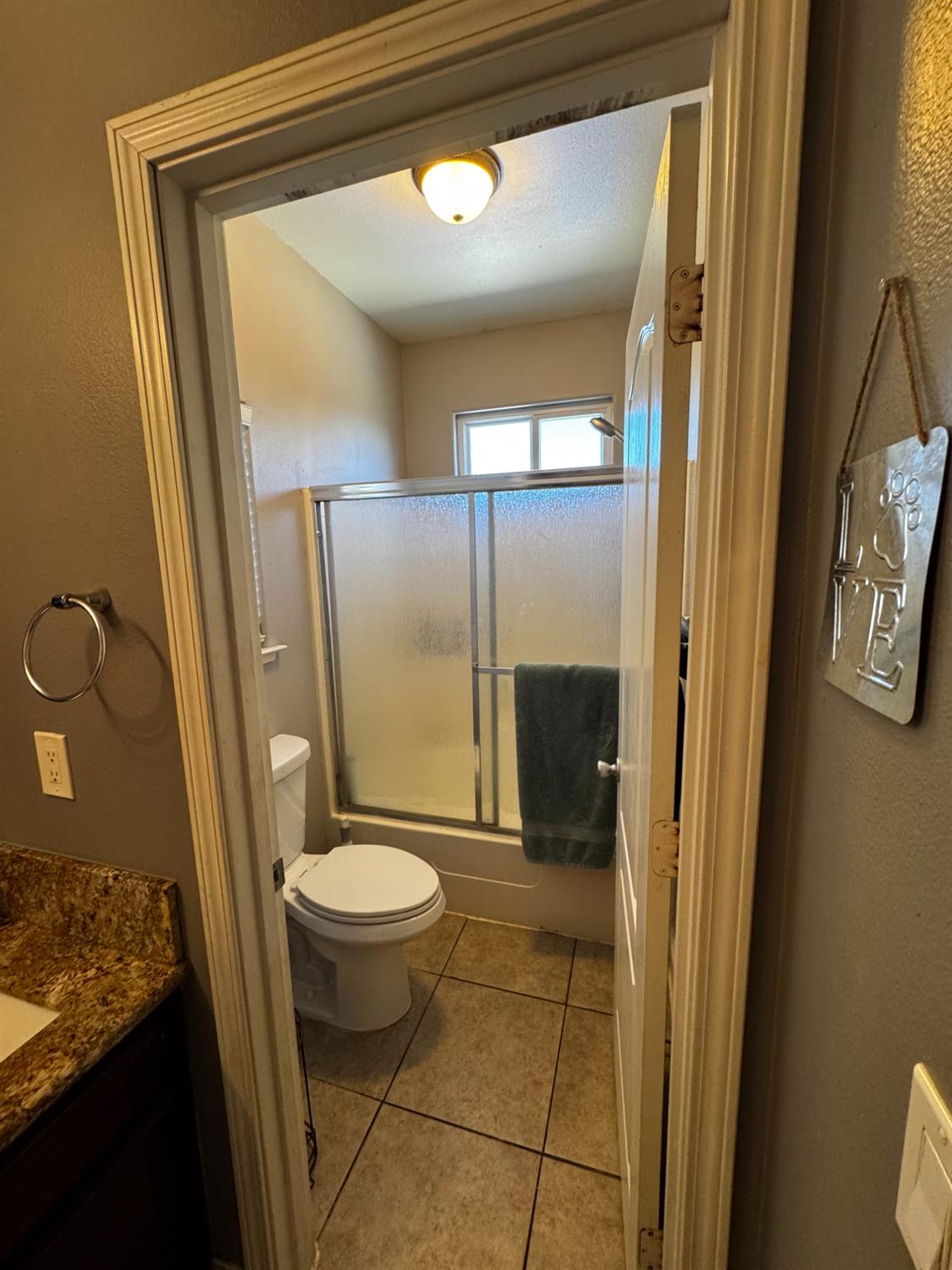 2449 S Lind Ave, Fresno, CA 93725