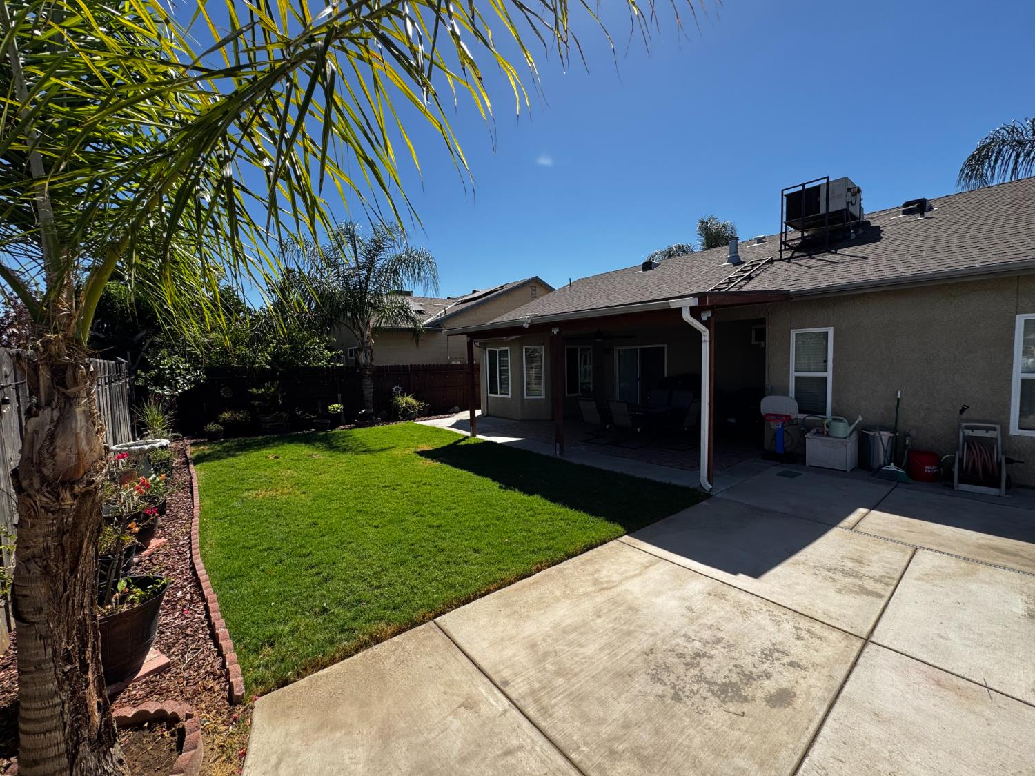 2449 S Lind Ave, Fresno, CA 93725