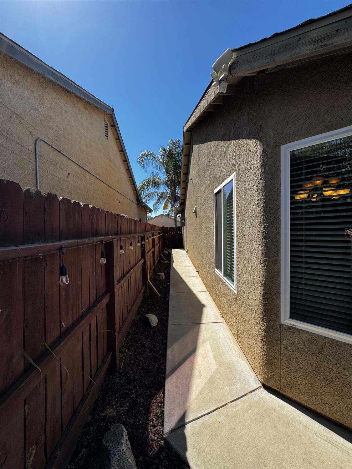 2449 S Lind Ave, Fresno, CA 93725