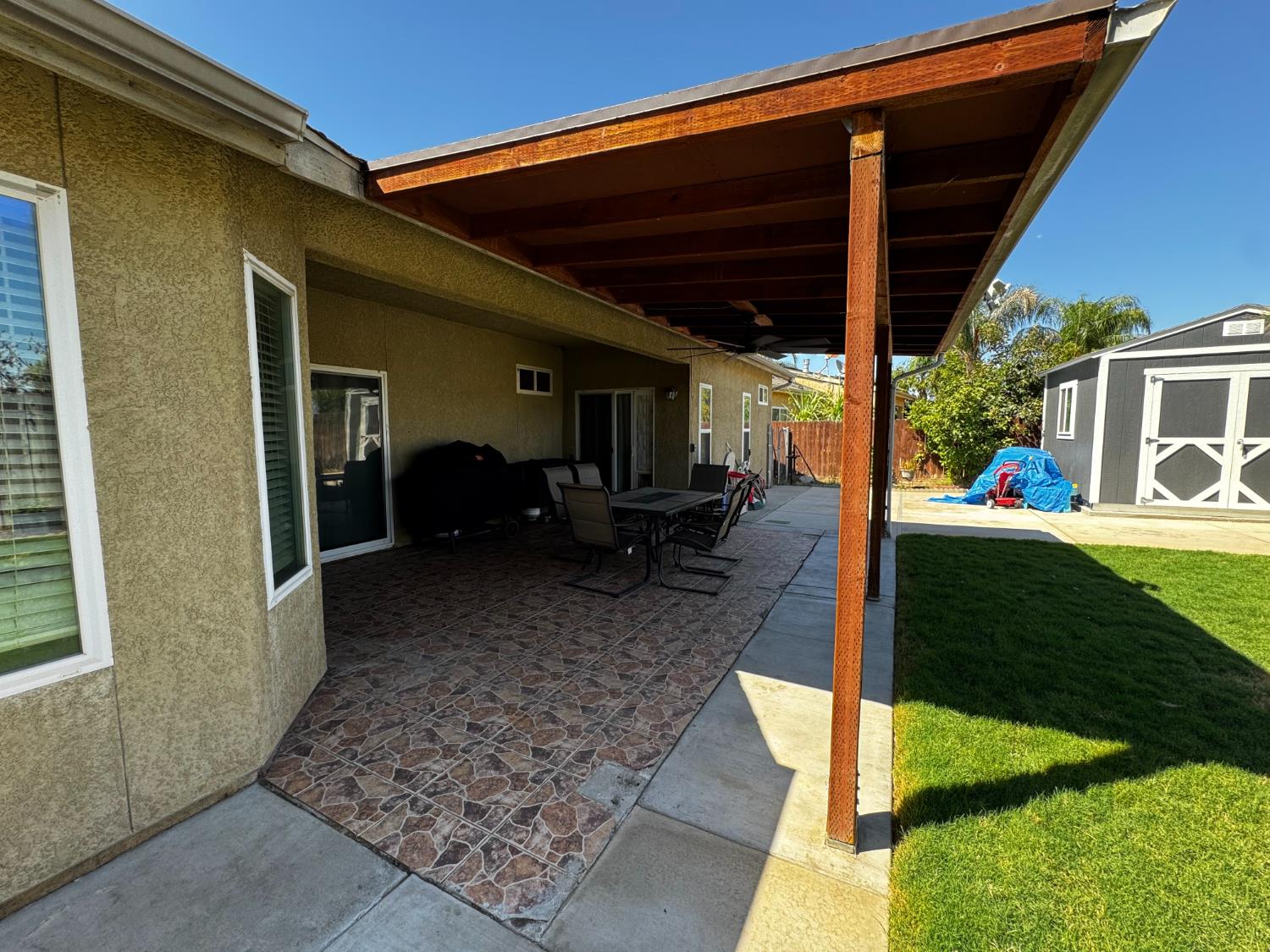 2449 S Lind Ave, Fresno, CA 93725