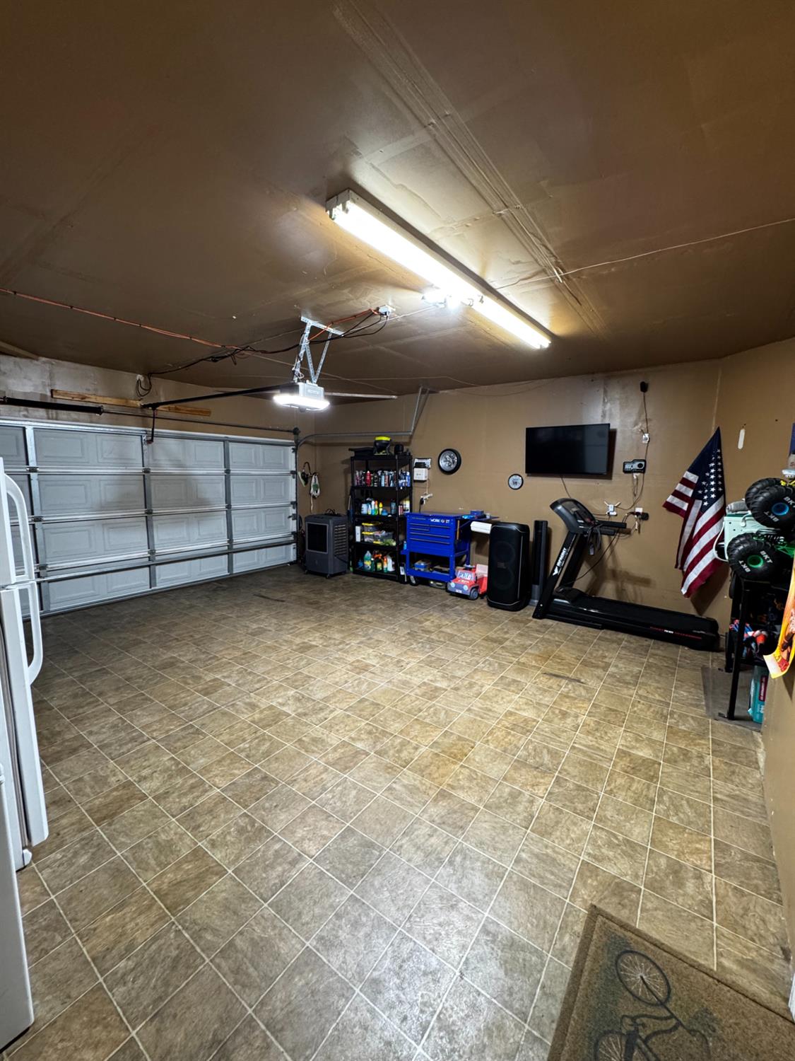 2449 S Lind Ave, Fresno, CA 93725