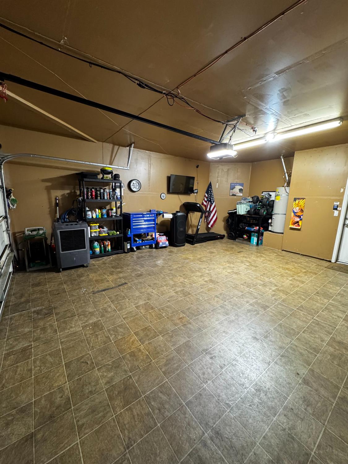 2449 S Lind Ave, Fresno, CA 93725