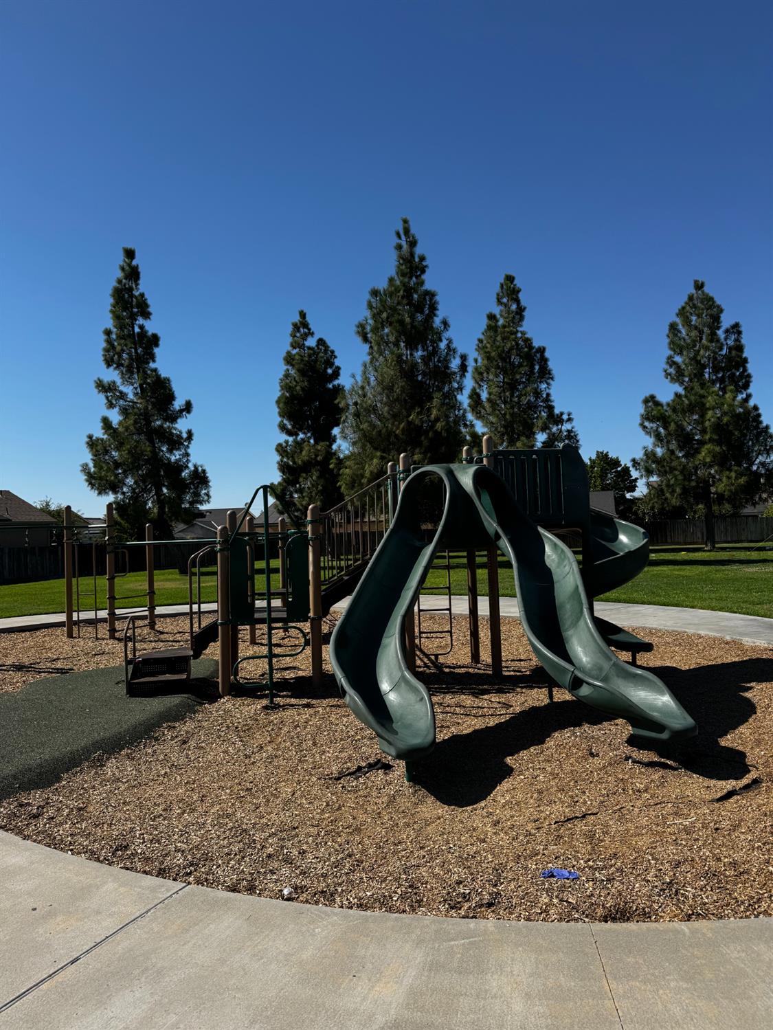 2449 S Lind Ave, Fresno, CA 93725