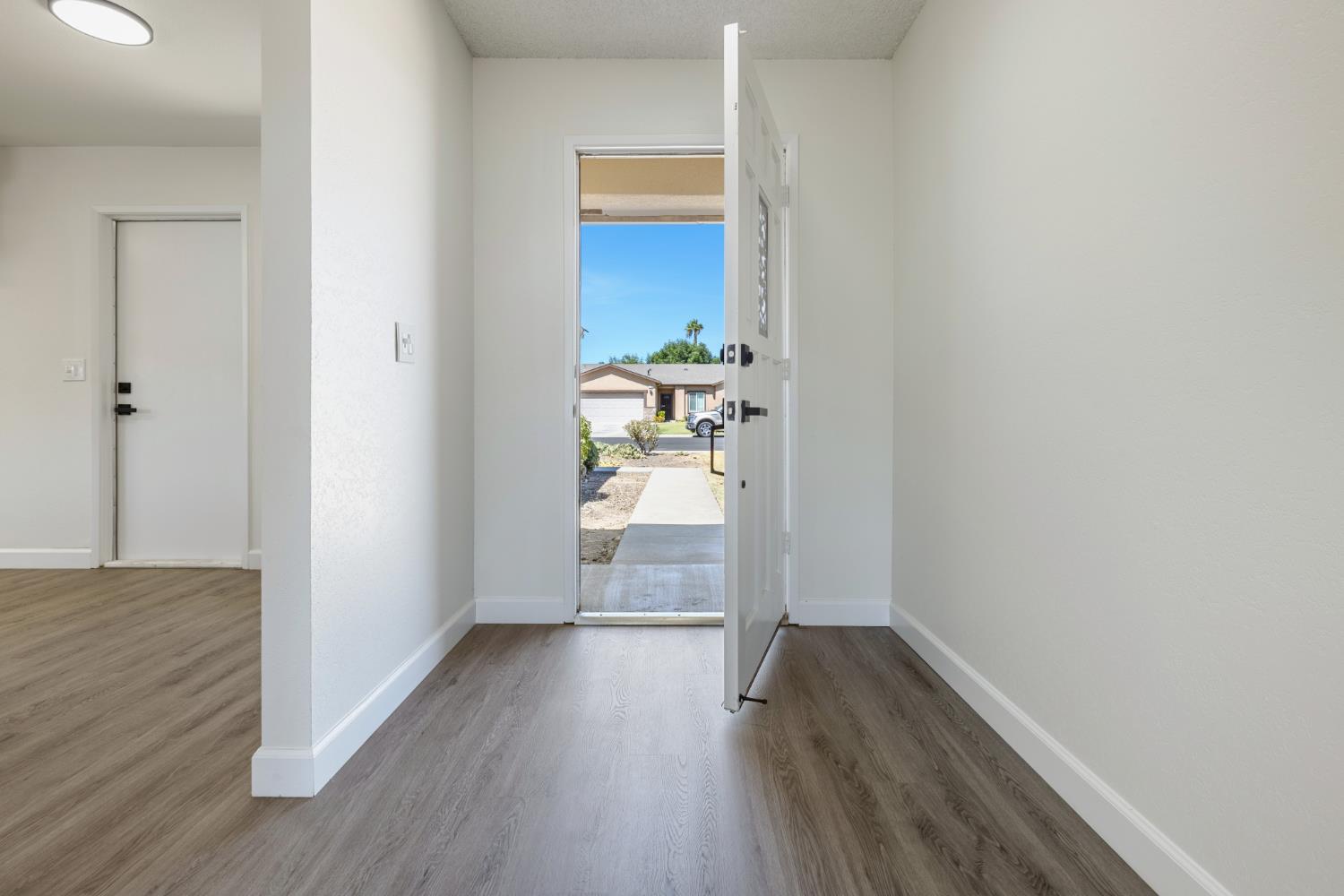 2117 Beechwood Ct, Hanford, CA 93230