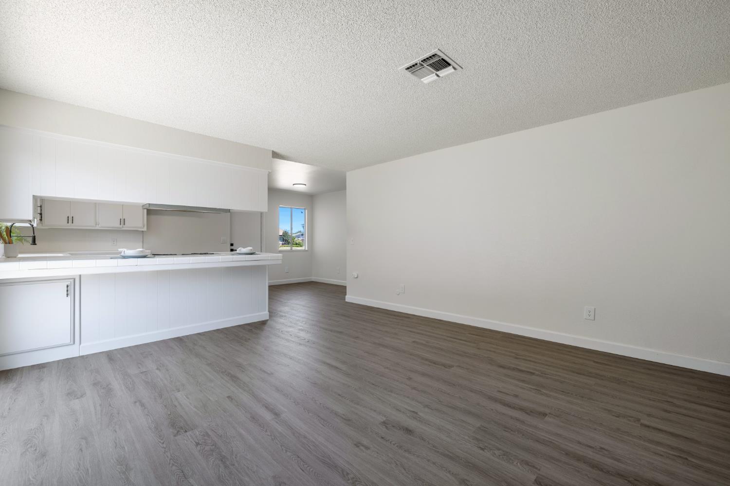 2117 Beechwood Ct, Hanford, CA 93230