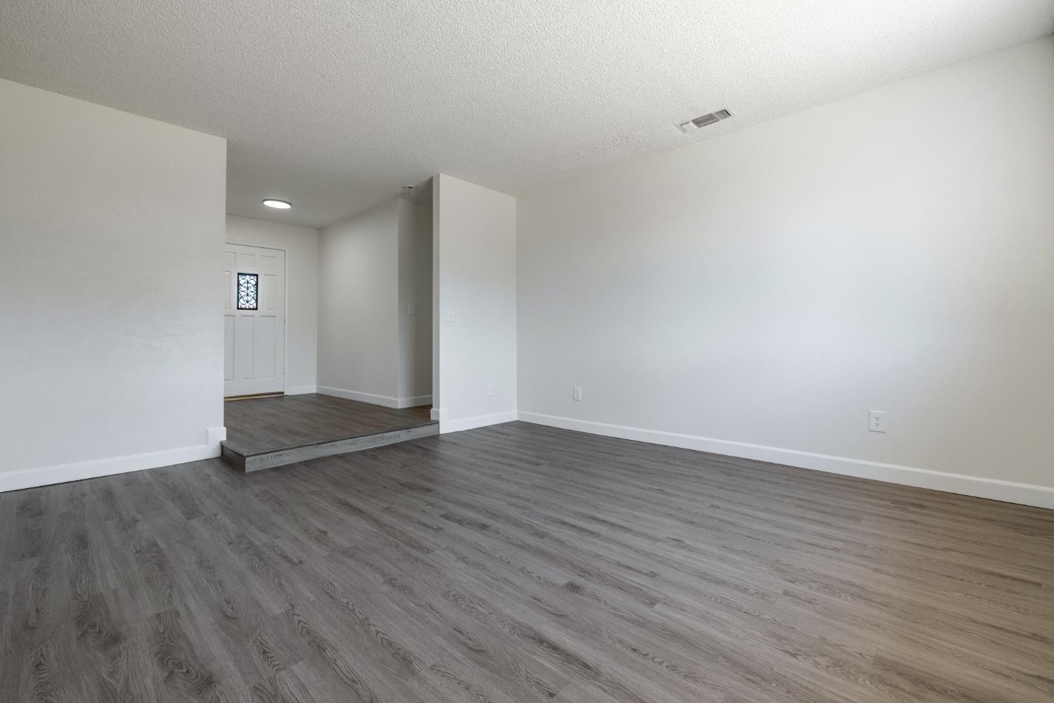 2117 Beechwood Ct, Hanford, CA 93230
