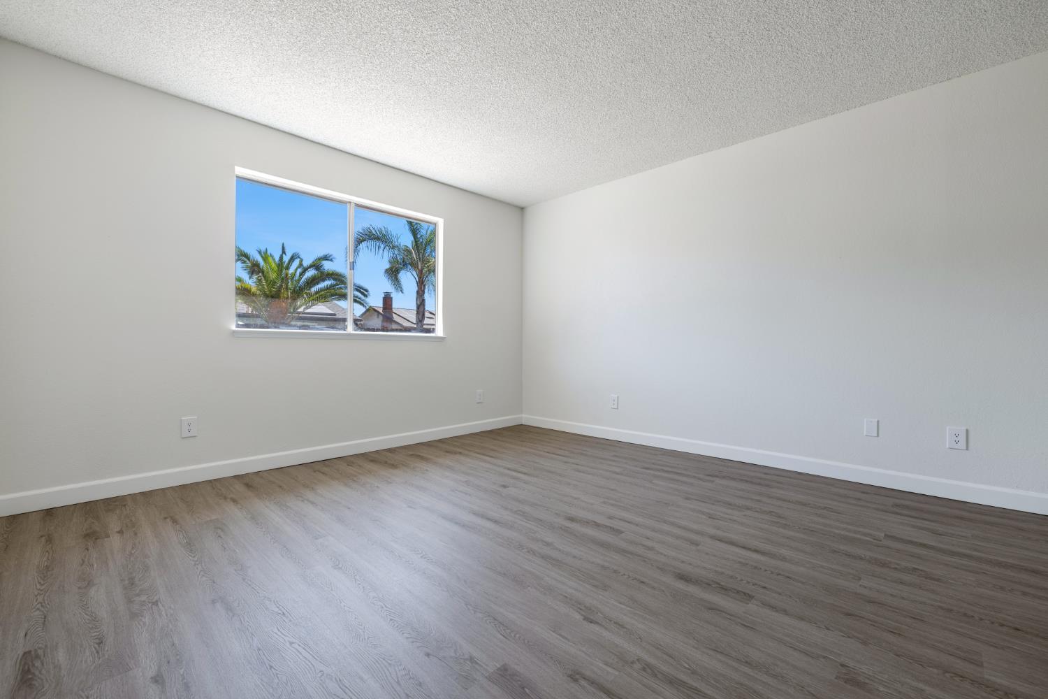 2117 Beechwood Ct, Hanford, CA 93230