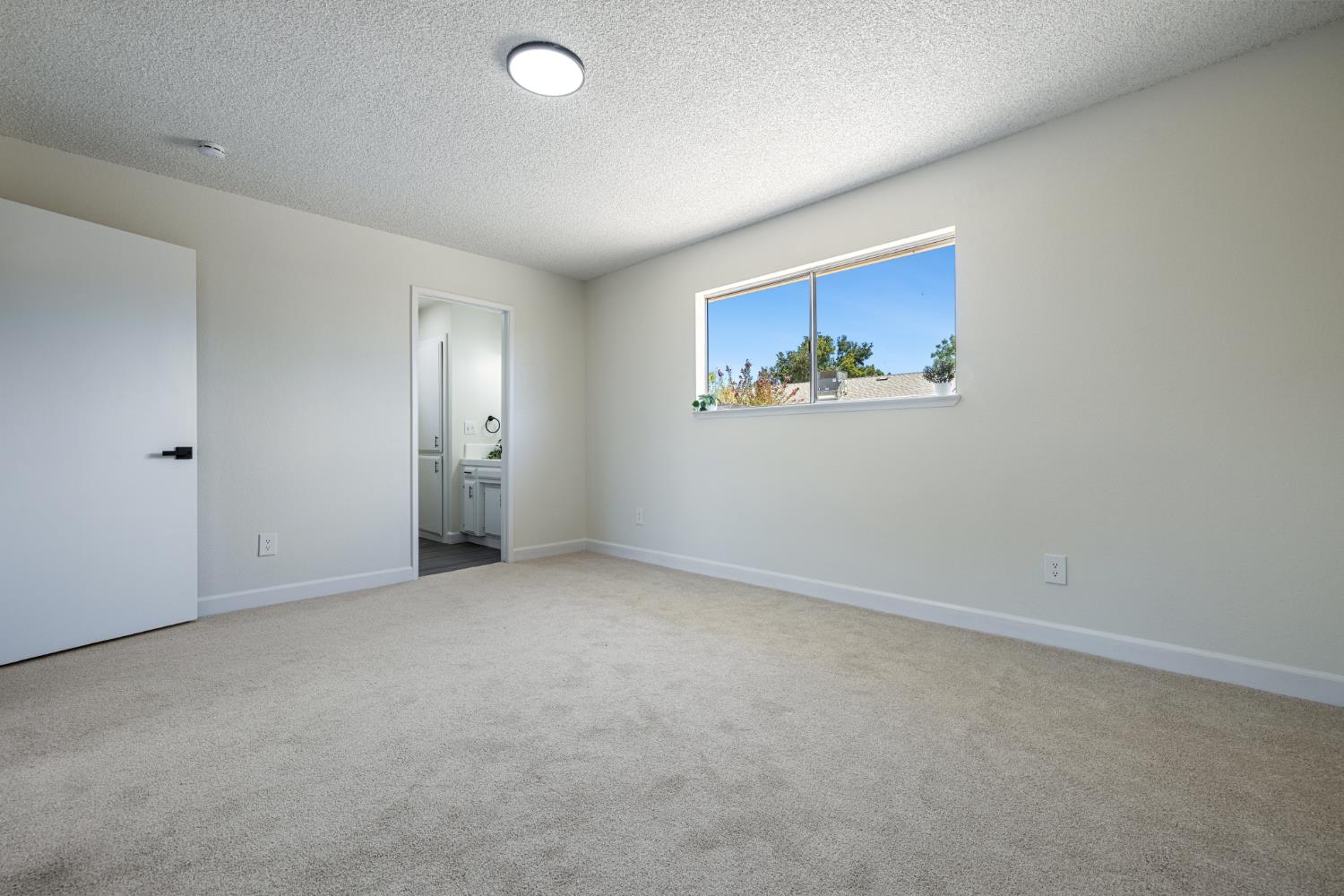 2117 Beechwood Ct, Hanford, CA 93230