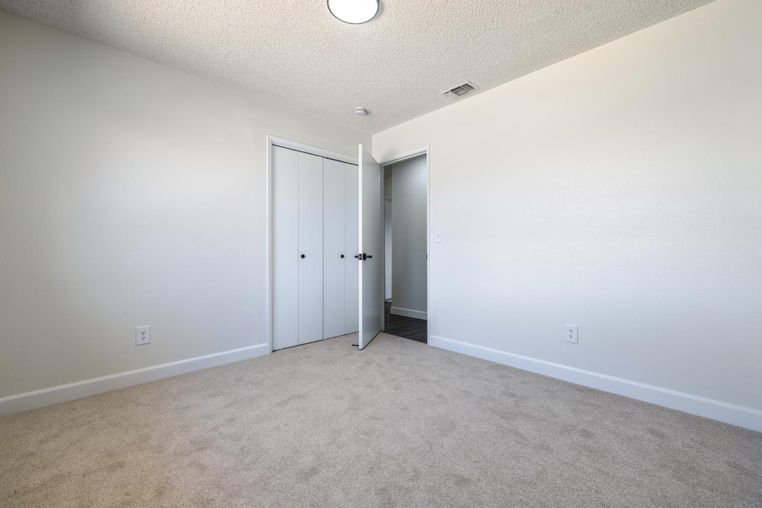 2117 Beechwood Ct, Hanford, CA 93230