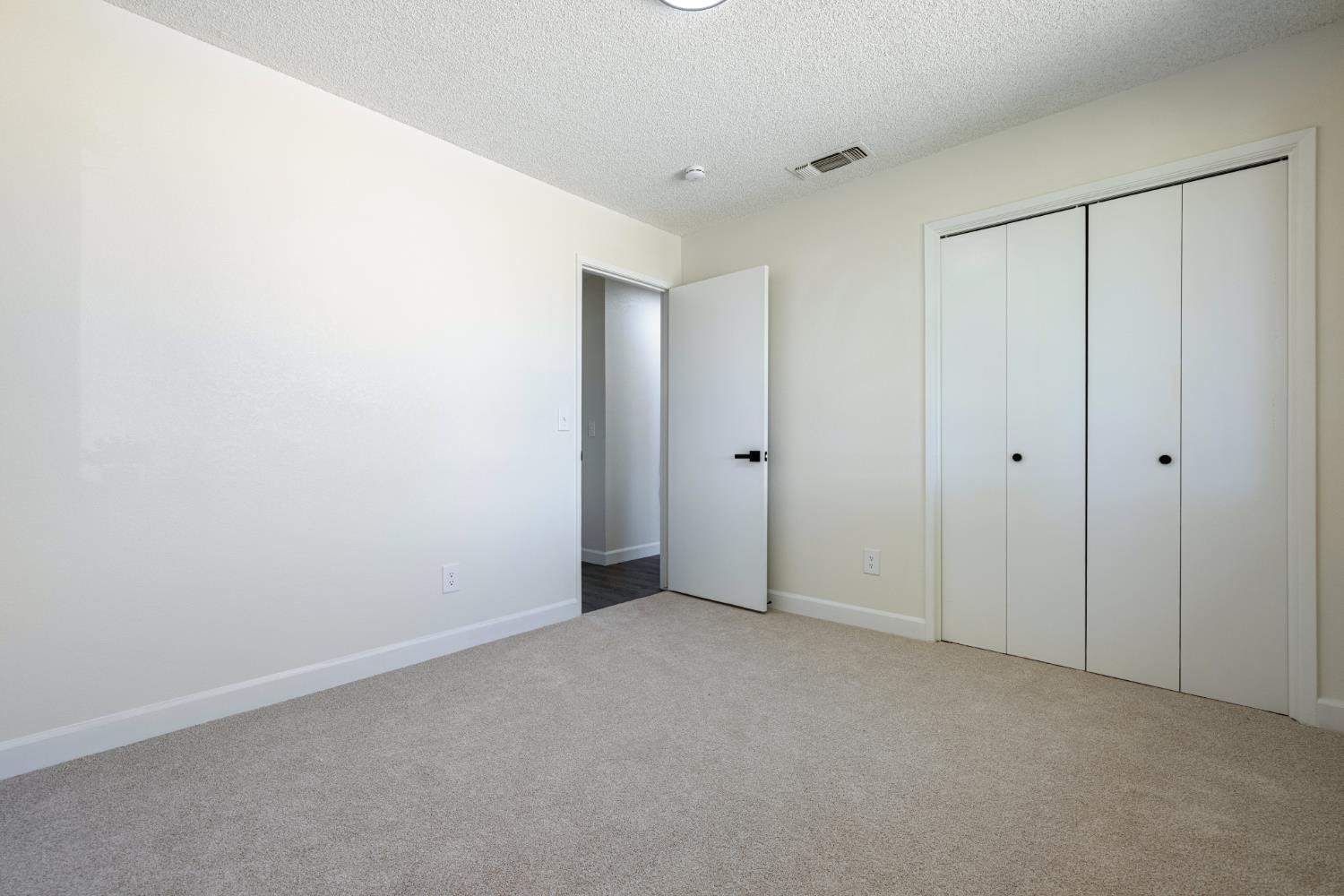 2117 Beechwood Ct, Hanford, CA 93230
