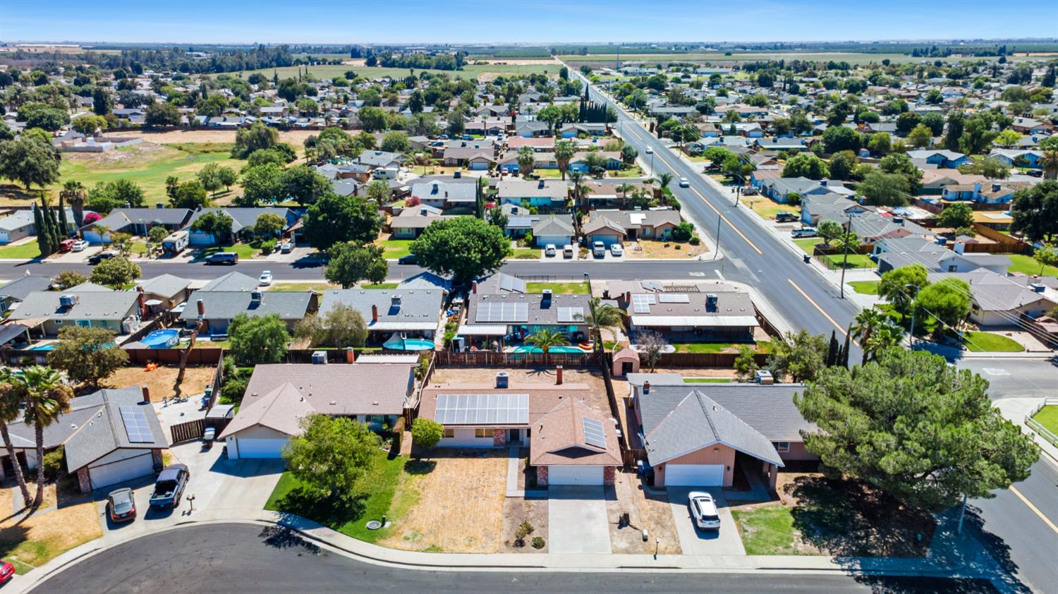 2117 Beechwood Ct, Hanford, CA 93230