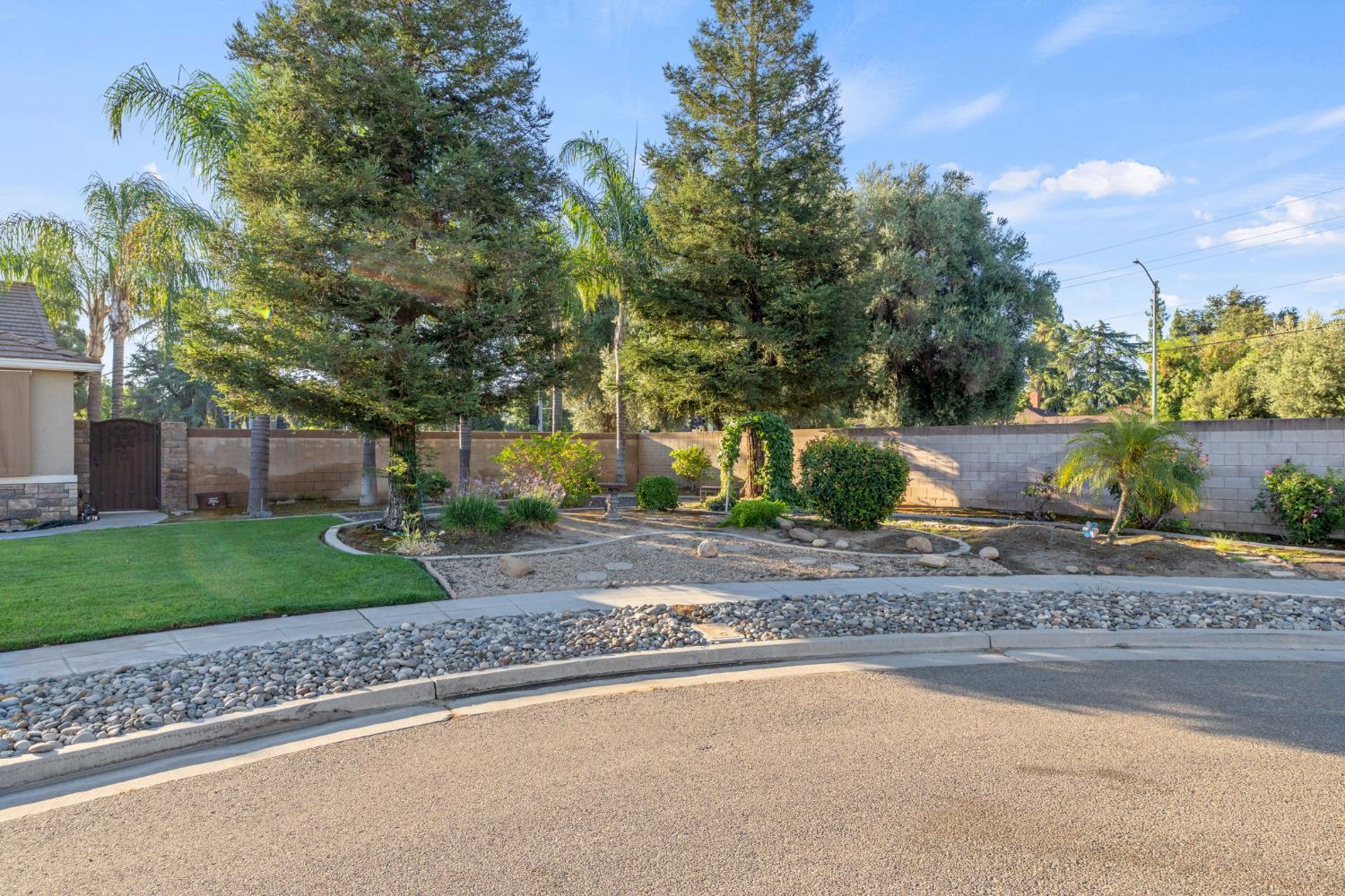1387 S Karen Ave, Fresno, CA 93727