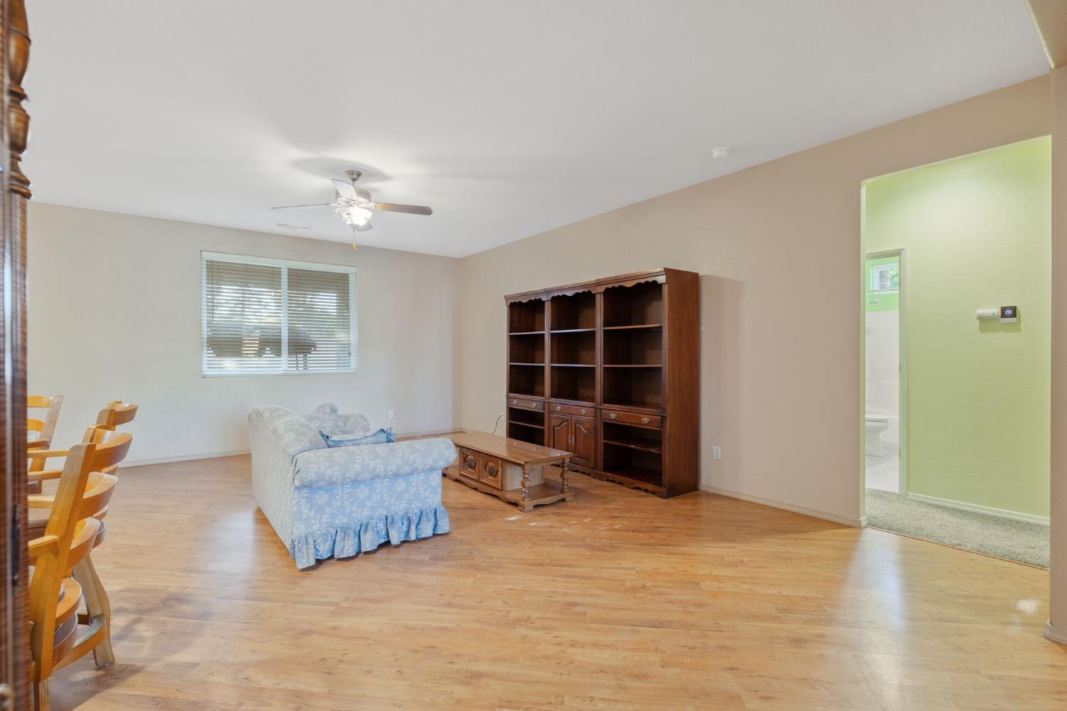 1387 S Karen Ave, Fresno, CA 93727