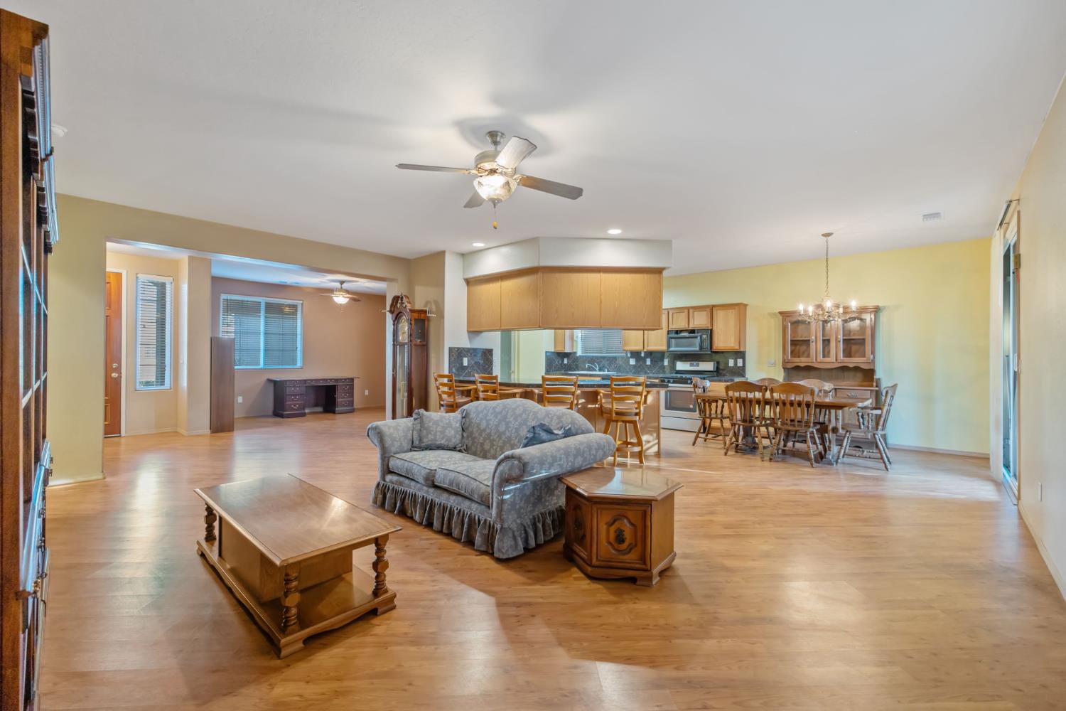 1387 S Karen Ave, Fresno, CA 93727