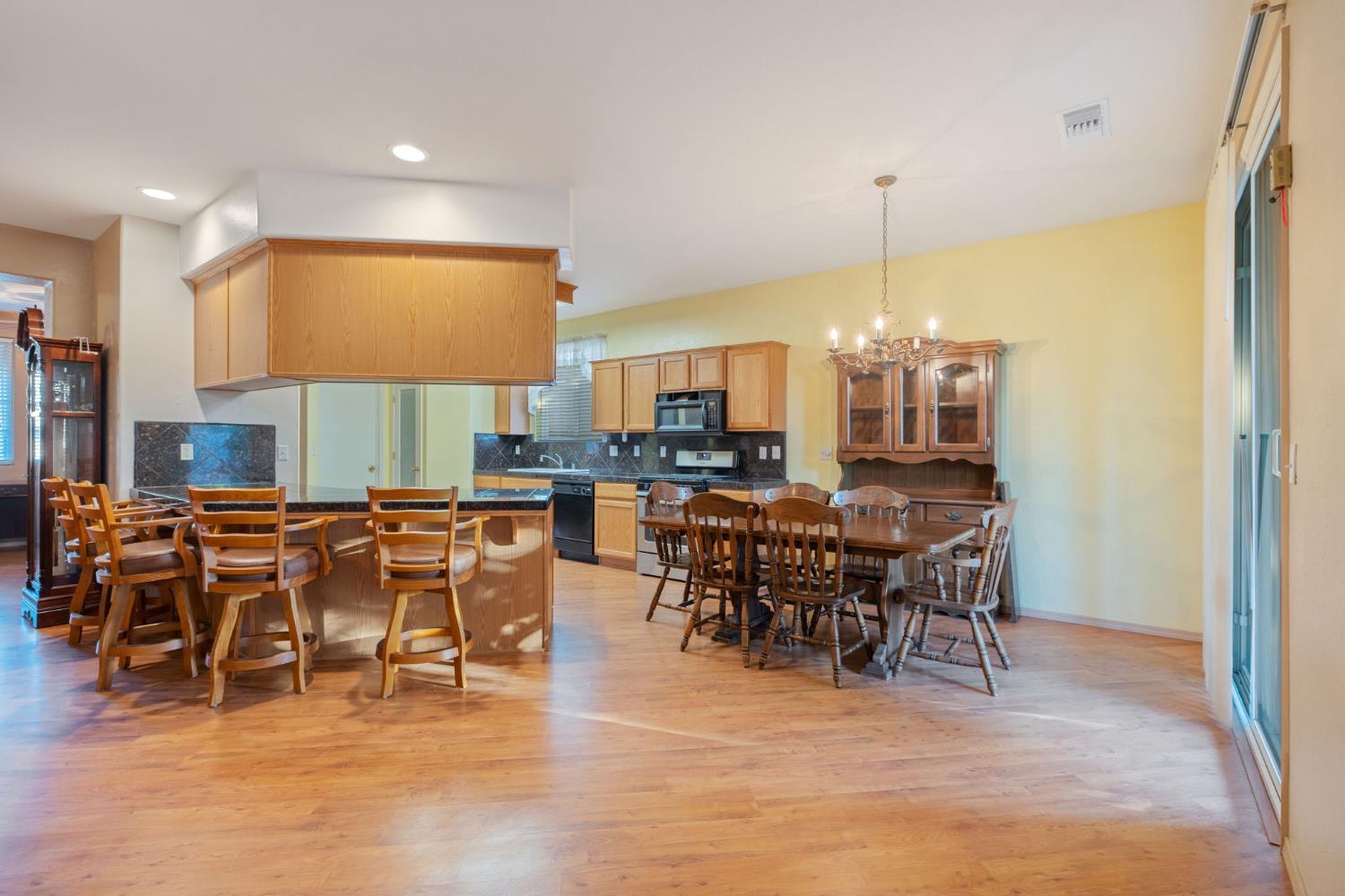 1387 S Karen Ave, Fresno, CA 93727