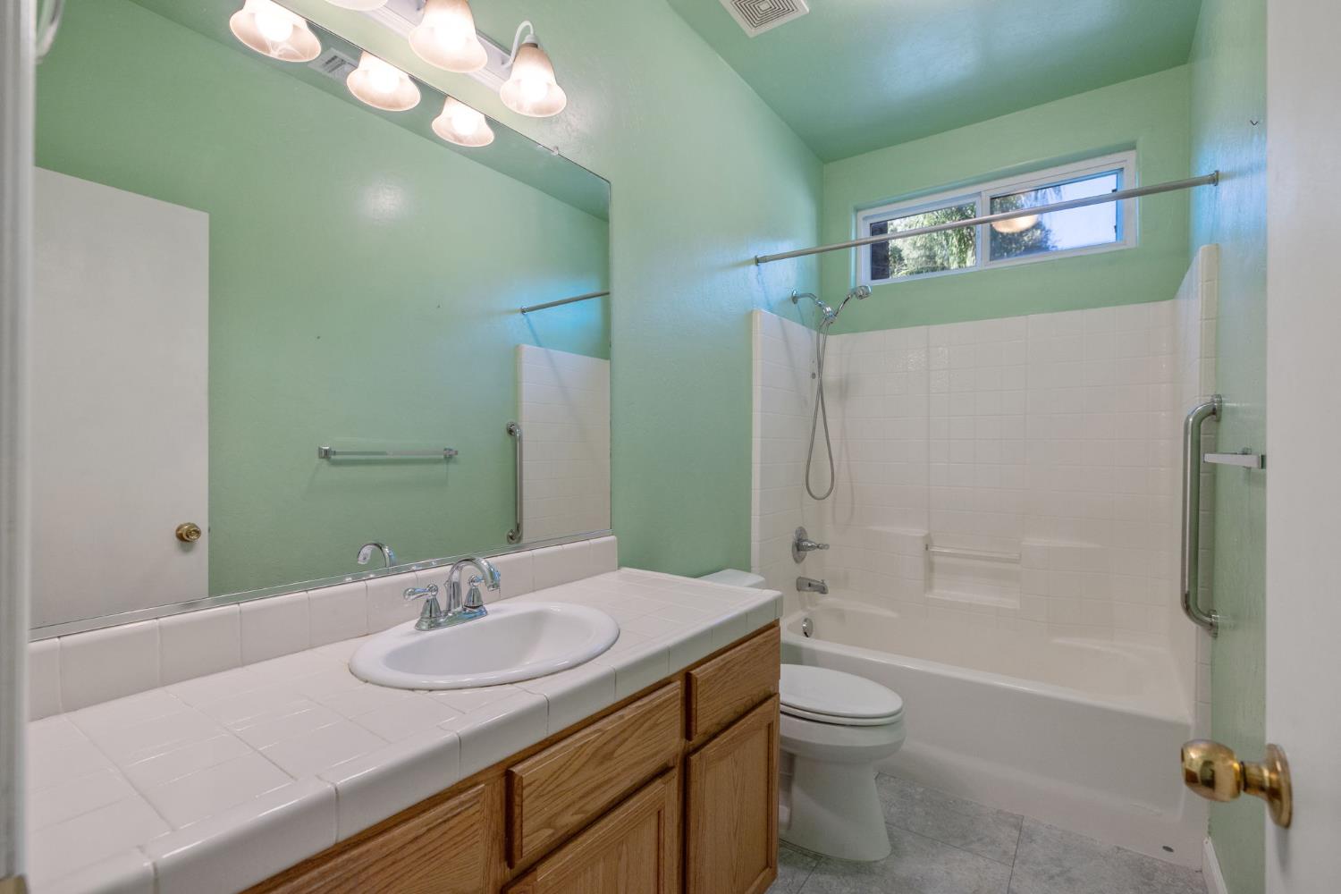 1387 S Karen Ave, Fresno, CA 93727