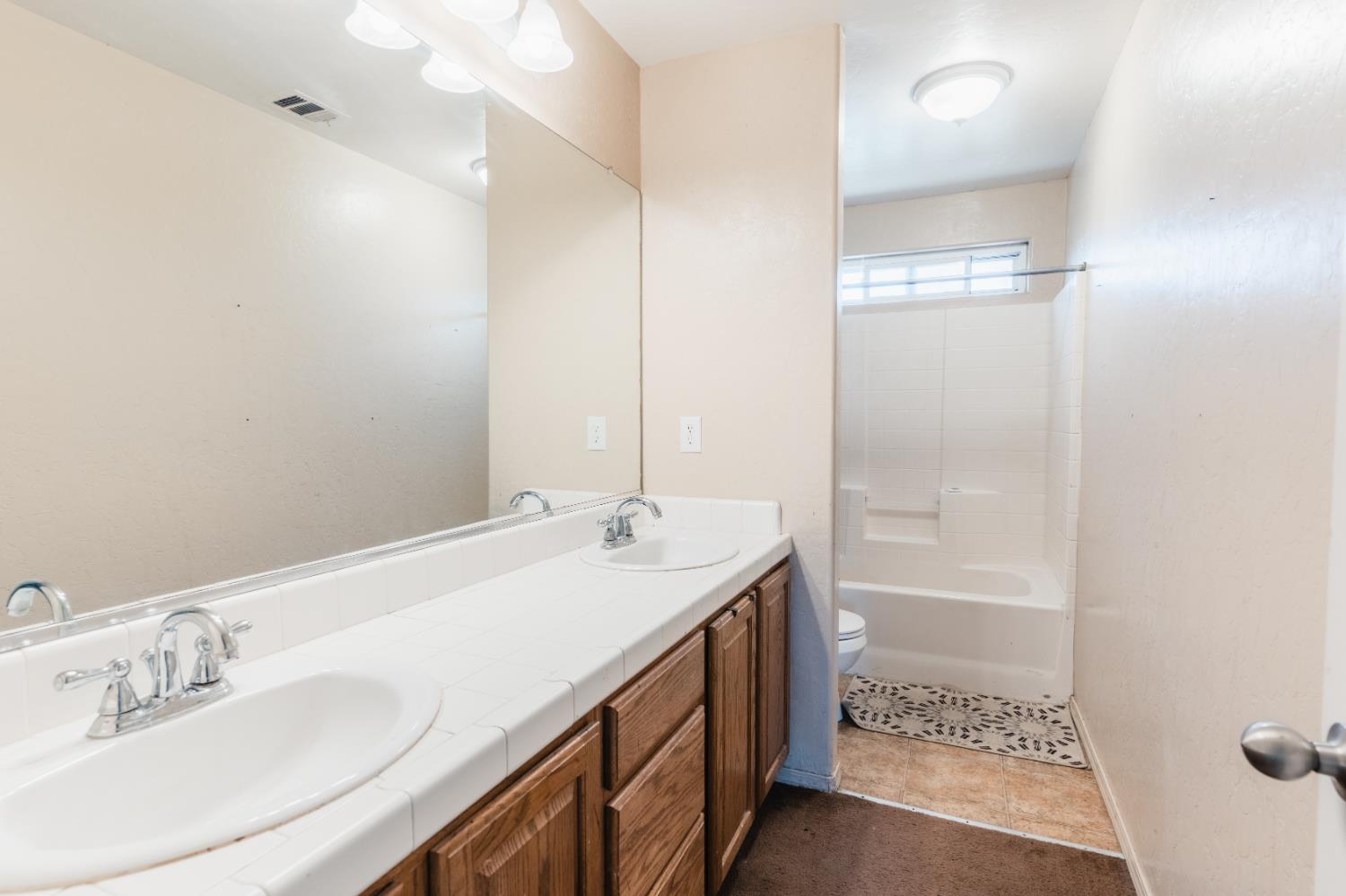 5145 E Benjamin Ave, Fresno, CA 93727