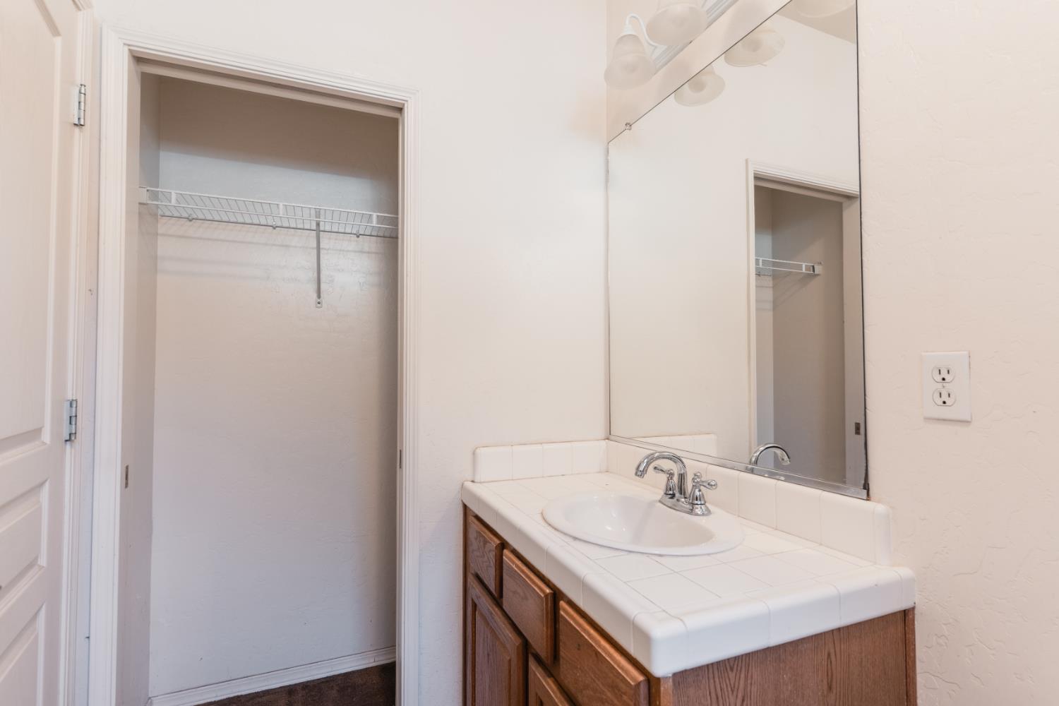 5145 E Benjamin Ave, Fresno, CA 93727