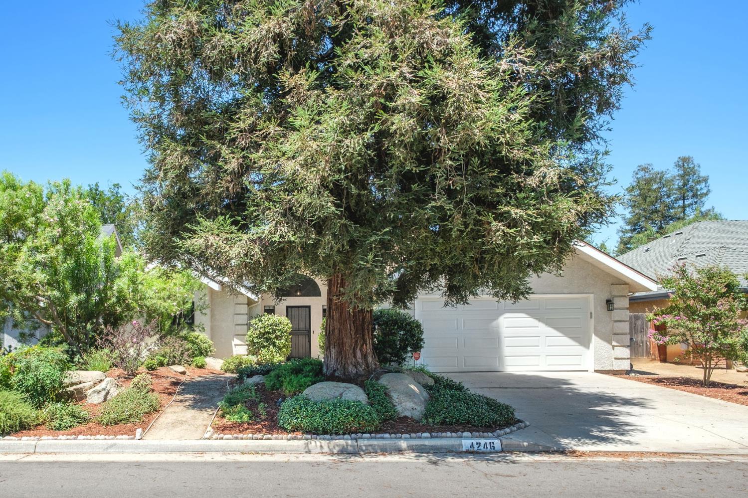 4246 W Los Altos Ave, Fresno, CA 93722