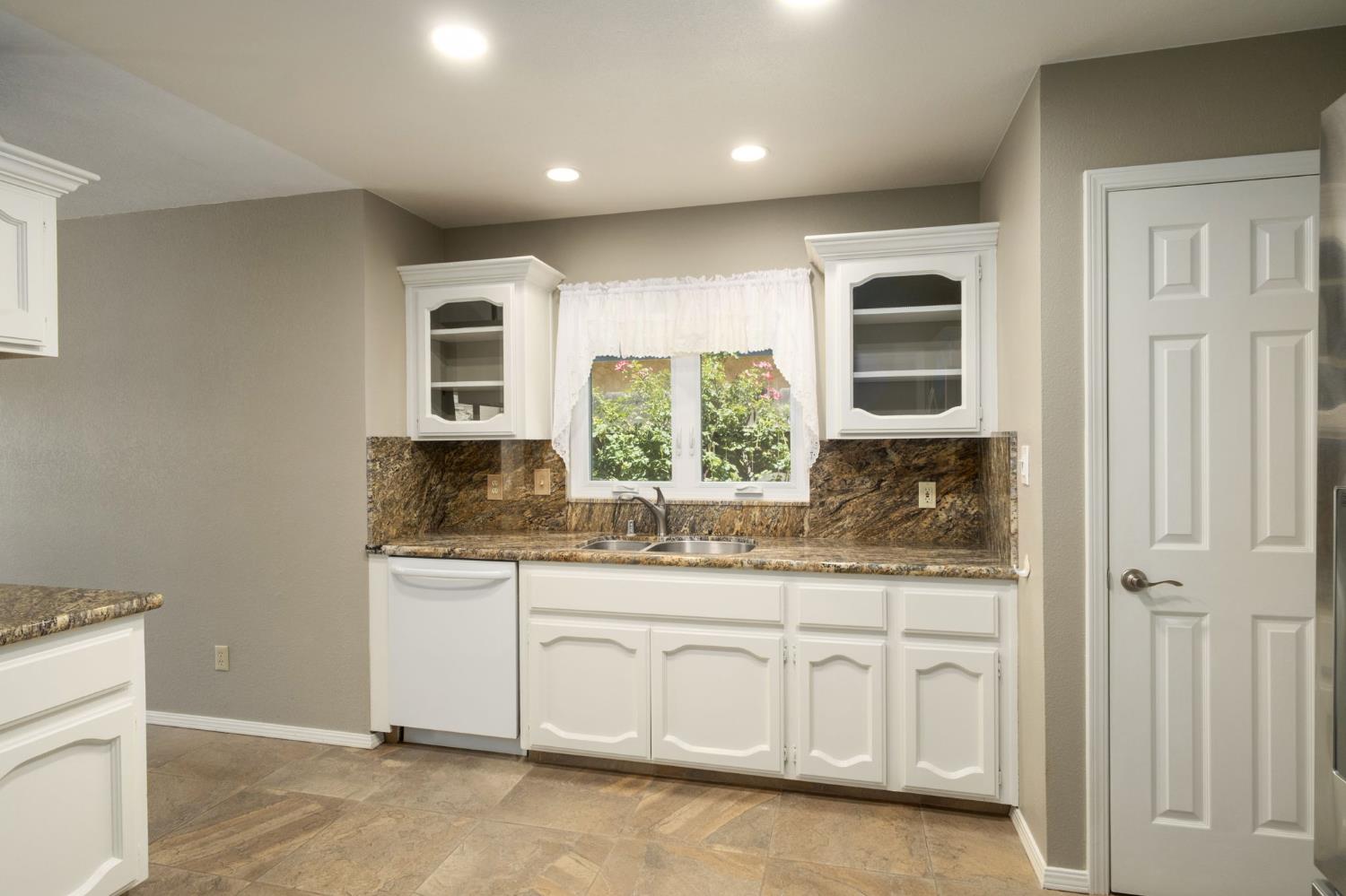 4246 W Los Altos Ave, Fresno, CA 93722