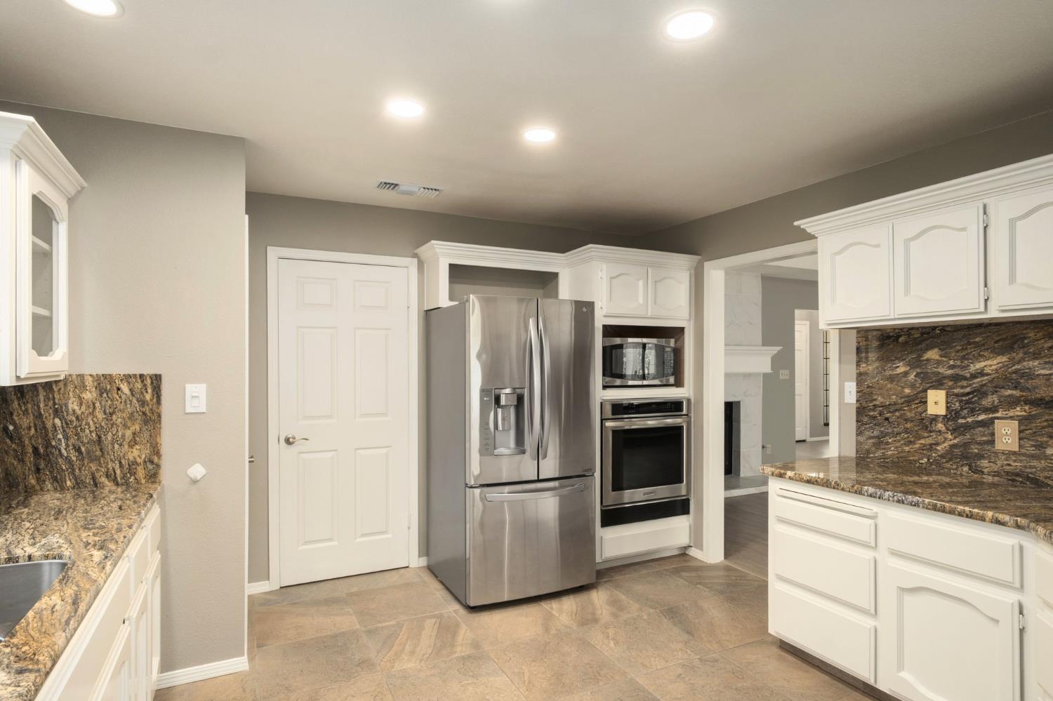 4246 W Los Altos Ave, Fresno, CA 93722