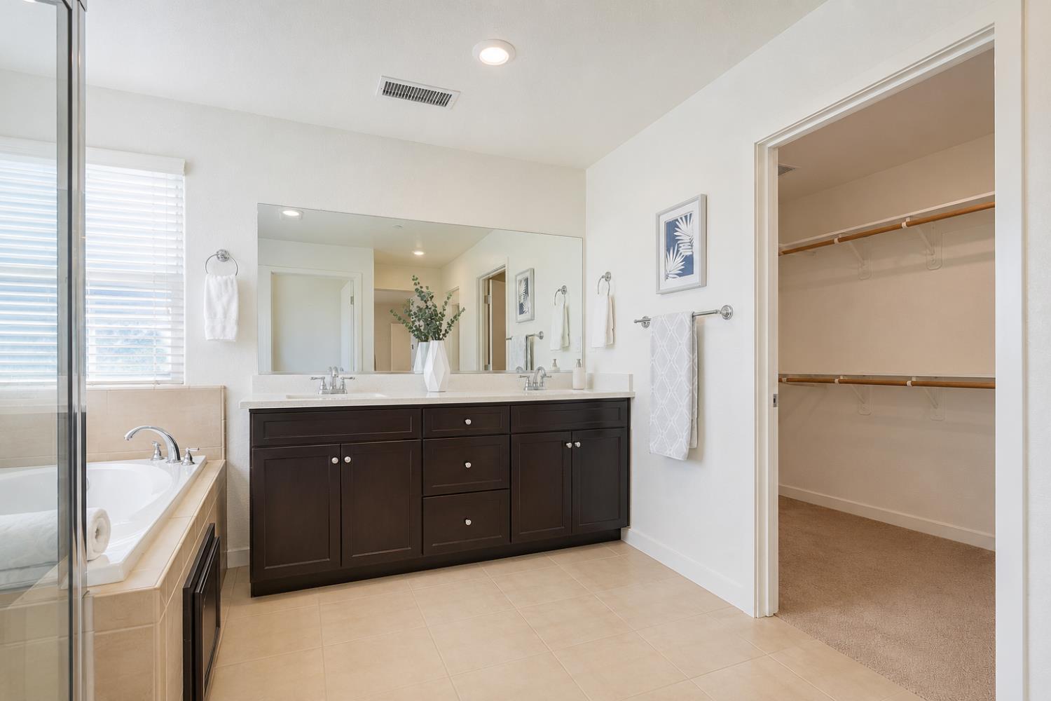 2623 N Mcarthur Ave, Fresno, CA 93727