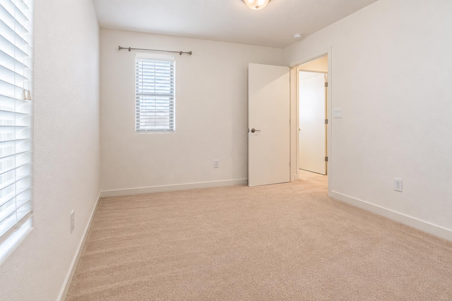 2623 N Mcarthur Ave, Fresno, CA 93727