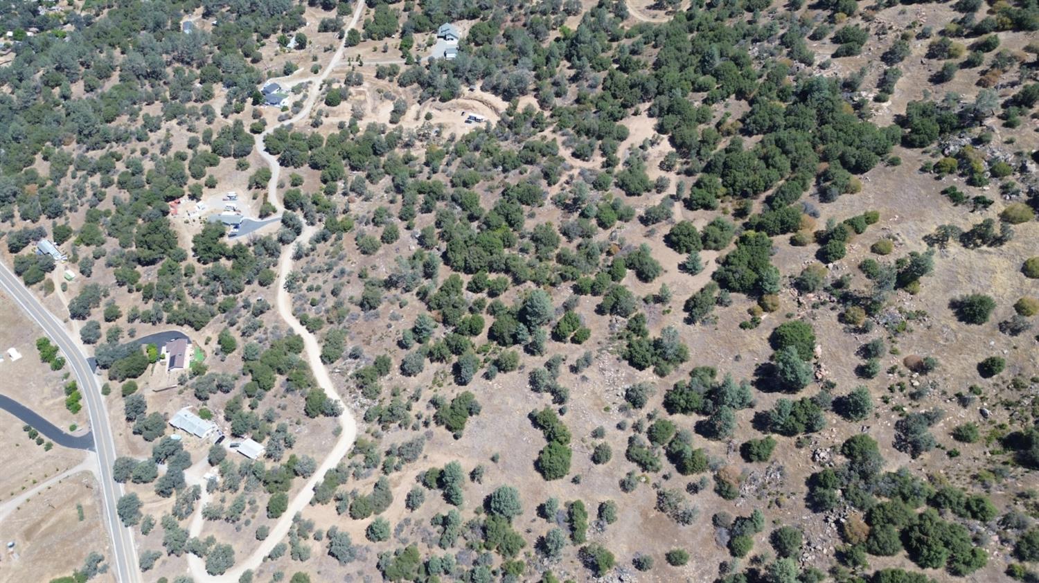 28 Buckaroo Ln, Auberry, CA 93602
