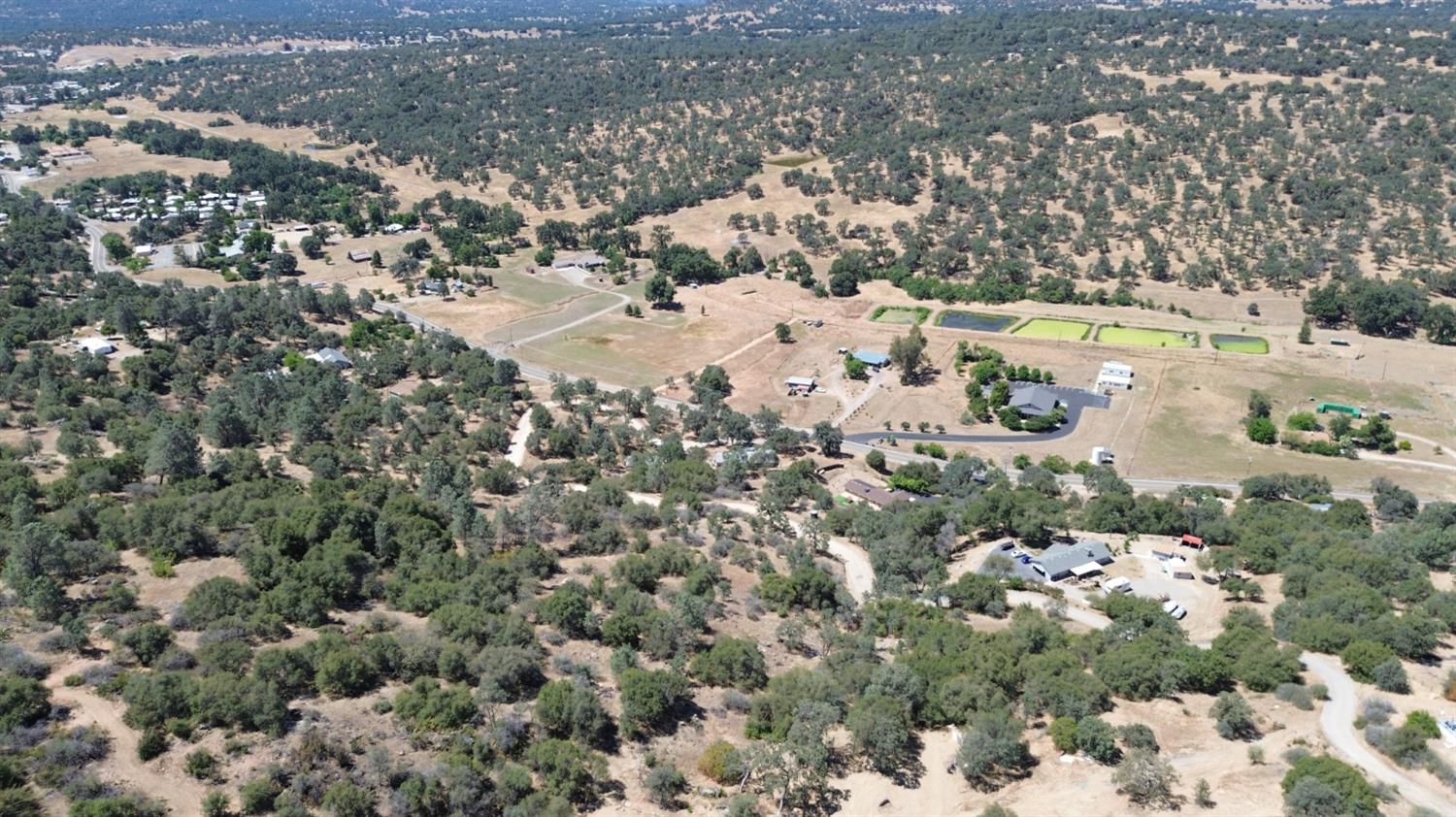 28 Buckaroo Ln, Auberry, CA 93602