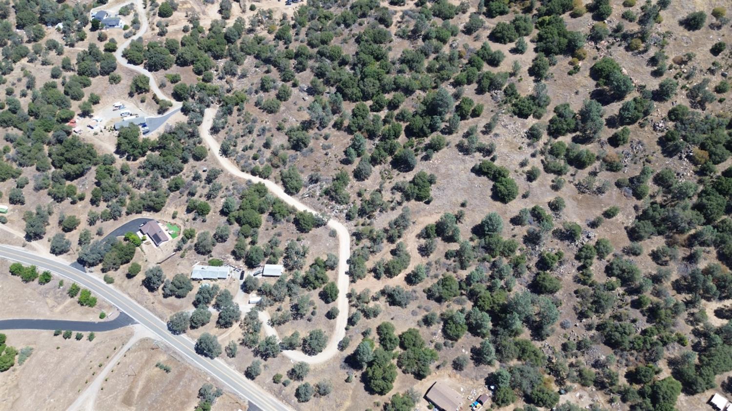28 Buckaroo Ln, Auberry, CA 93602