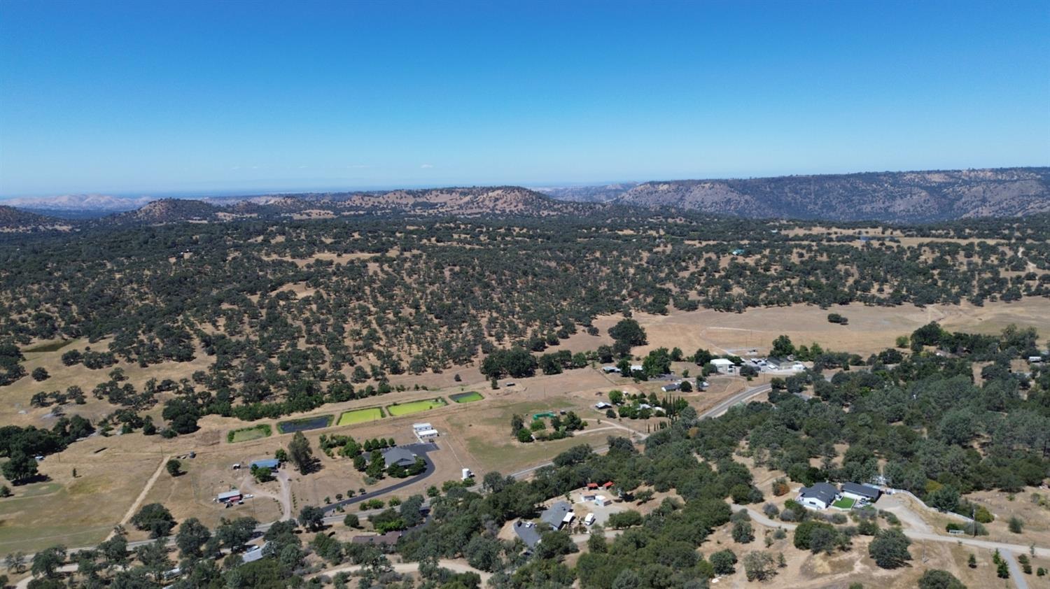 28 Buckaroo Ln, Auberry, CA 93602