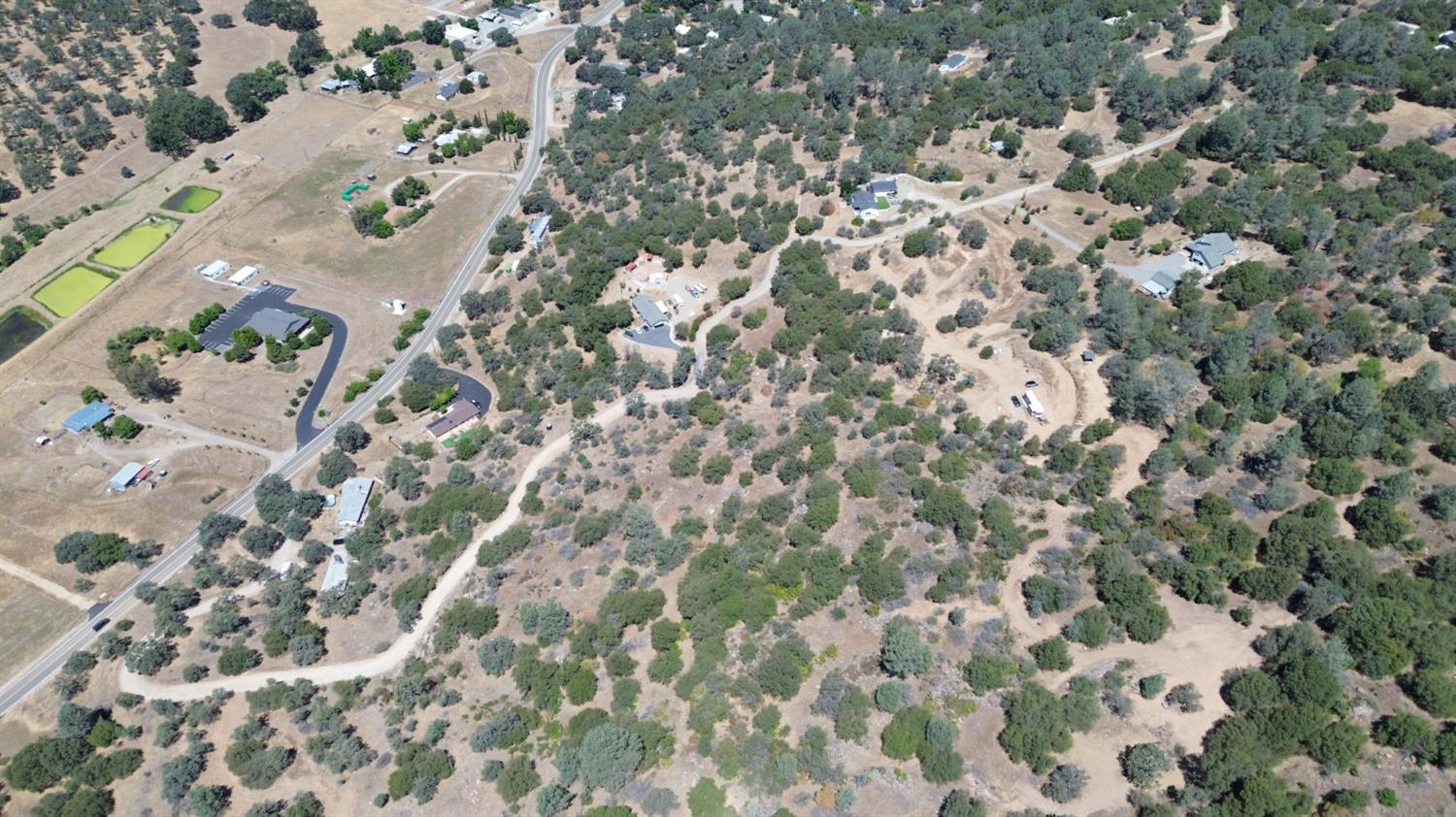 28 Buckaroo Ln, Auberry, CA 93602
