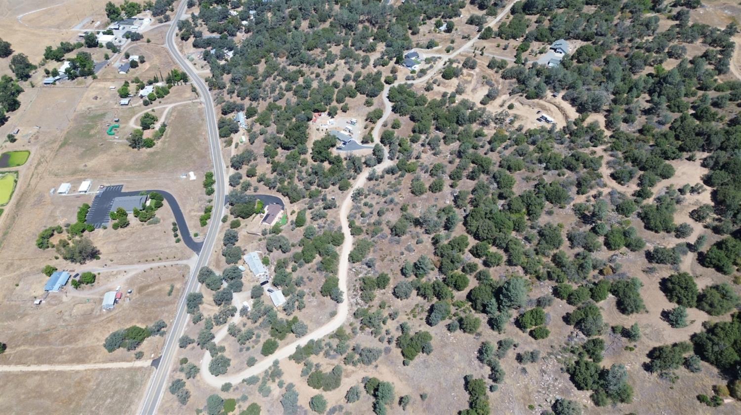 28 Buckaroo Ln, Auberry, CA 93602