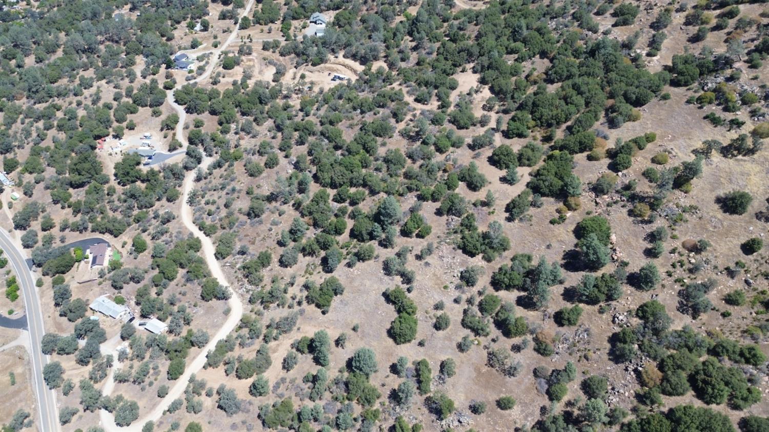 28 Buckaroo Ln, Auberry, CA 93602