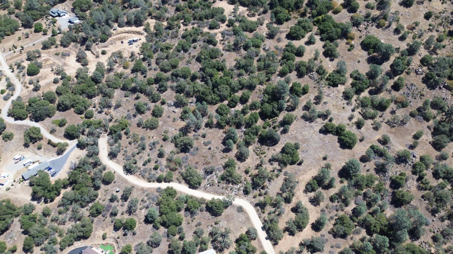 28 Buckaroo Ln, Auberry, CA 93602