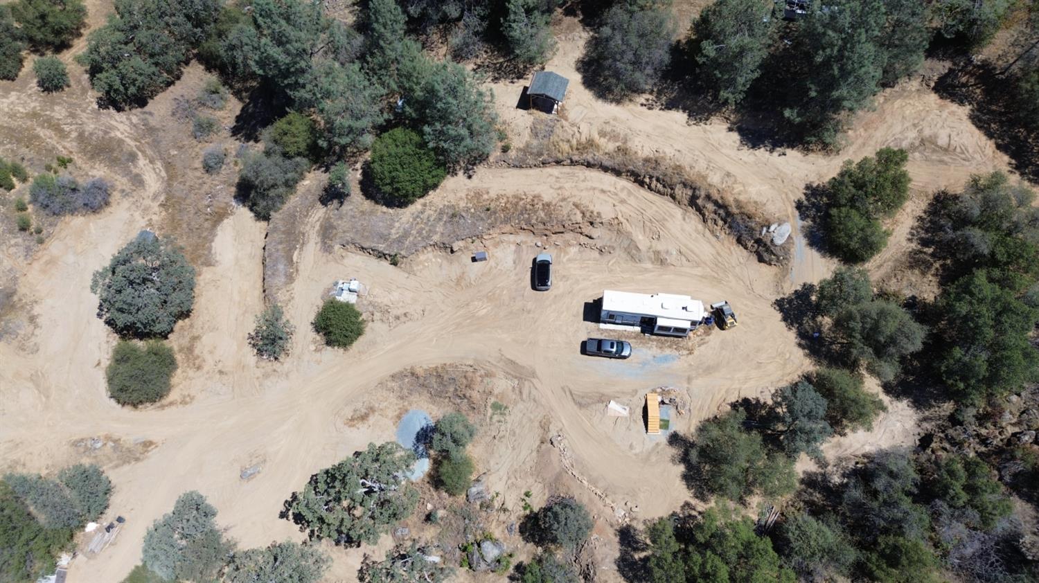 28 Buckaroo Ln, Auberry, CA 93602