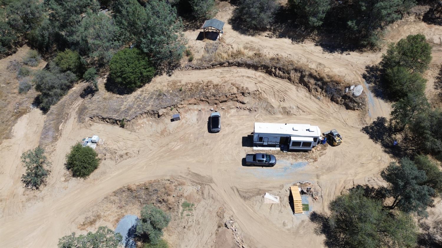 28 Buckaroo Ln, Auberry, CA 93602