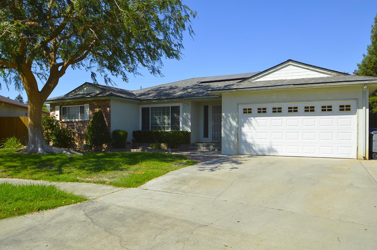 516 E Roberts Ave, Fresno, CA 93710