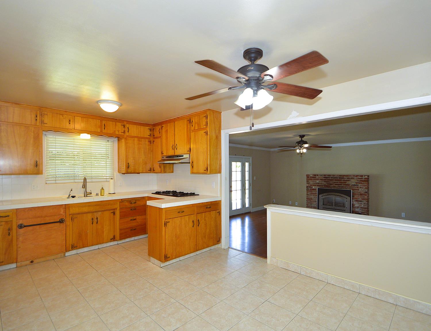 516 E Roberts Ave, Fresno, CA 93710