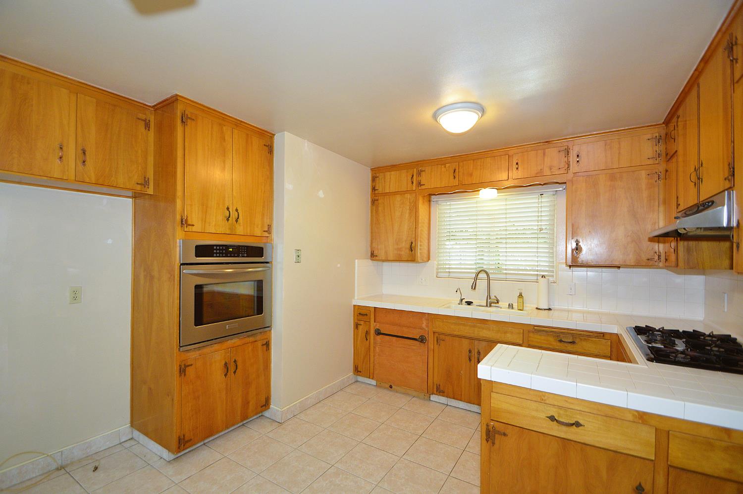 516 E Roberts Ave, Fresno, CA 93710