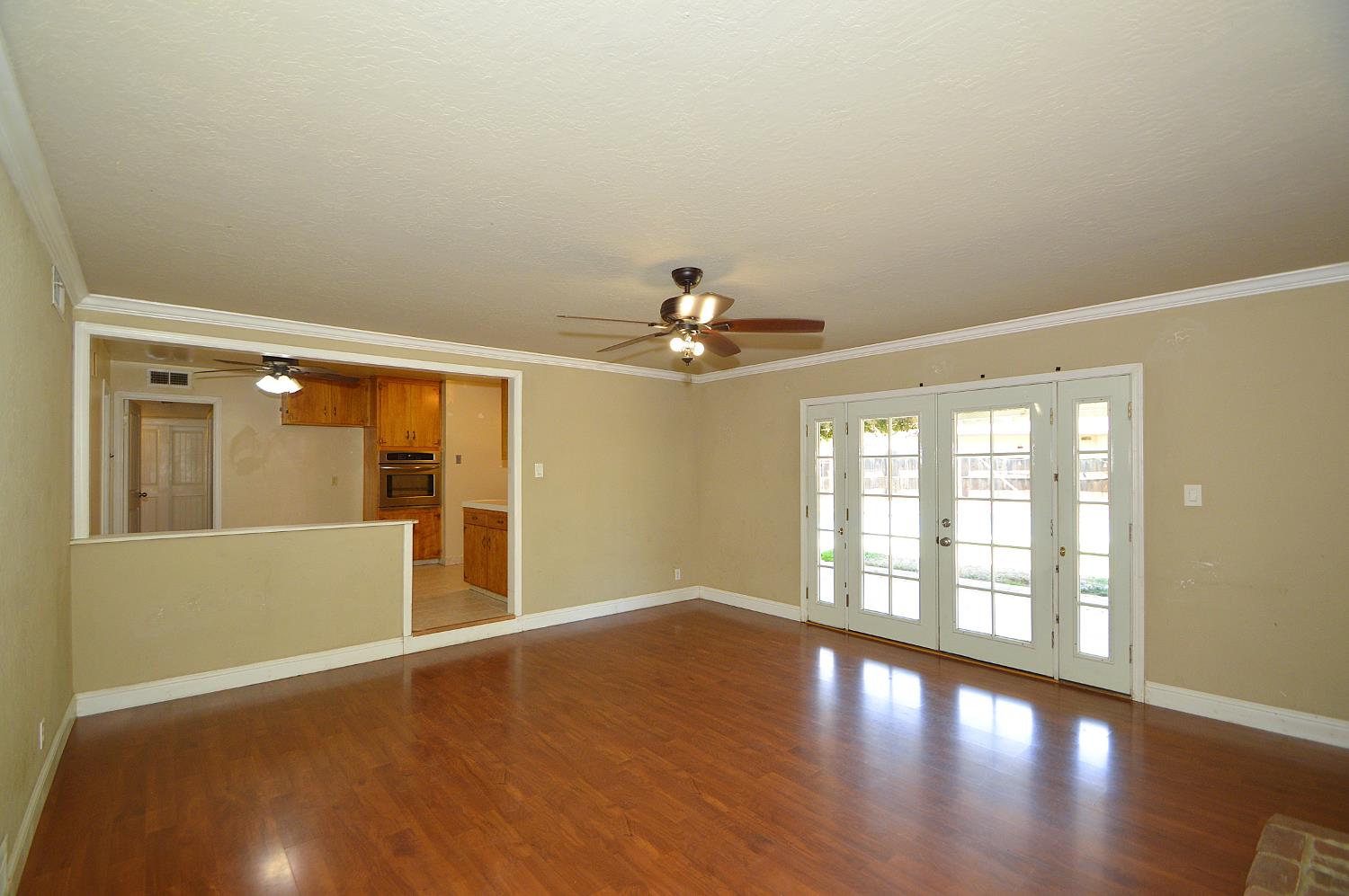 516 E Roberts Ave, Fresno, CA 93710
