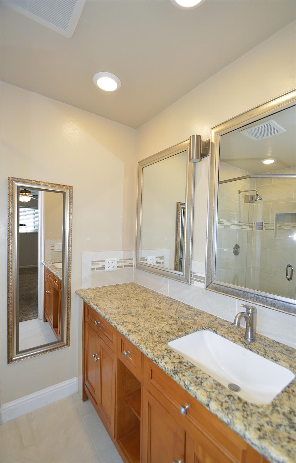 516 E Roberts Ave, Fresno, CA 93710