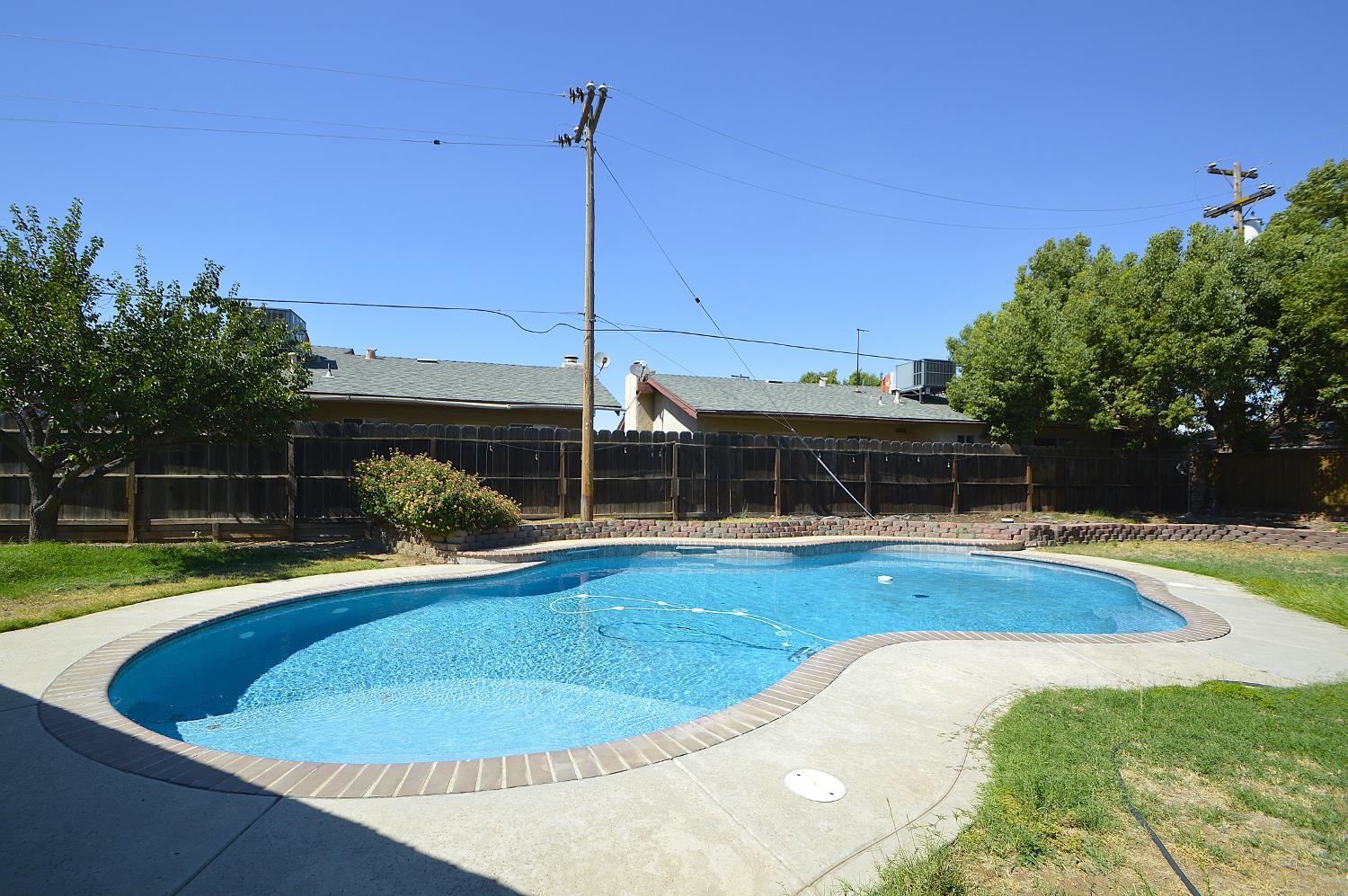 516 E Roberts Ave, Fresno, CA 93710