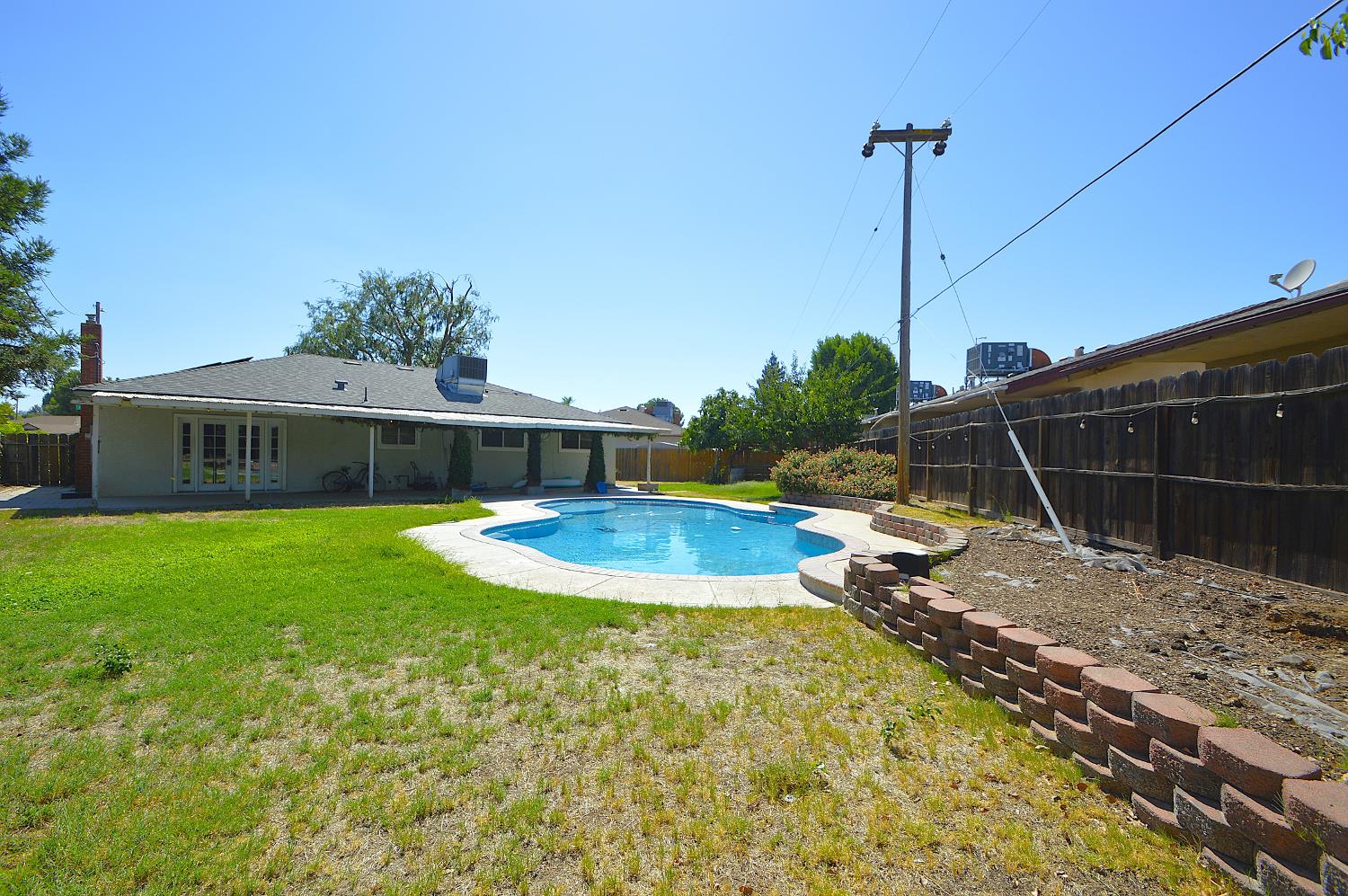 516 E Roberts Ave, Fresno, CA 93710