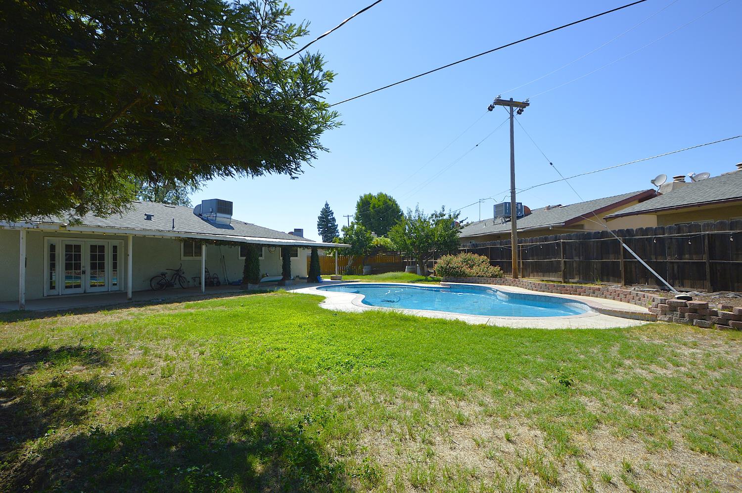 516 E Roberts Ave, Fresno, CA 93710
