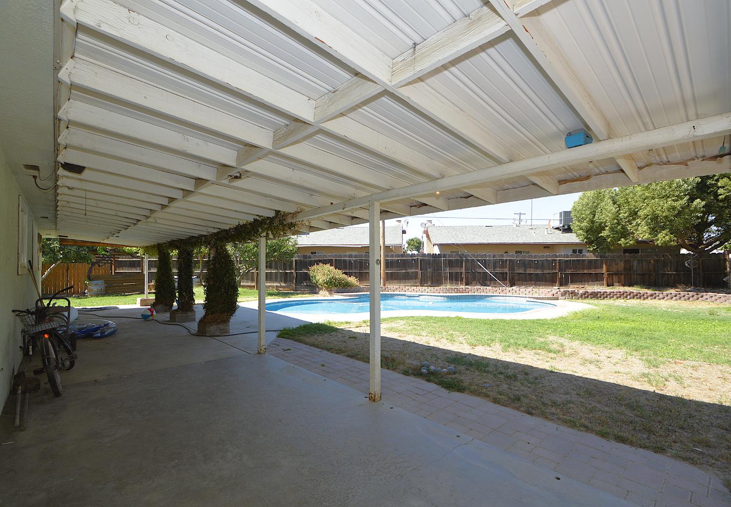 516 E Roberts Ave, Fresno, CA 93710
