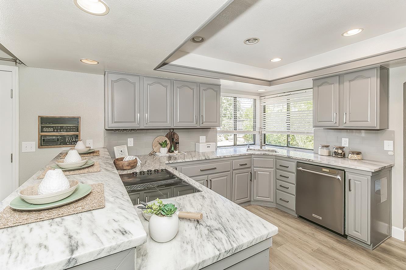 1074 E Cole, Fresno, CA 93720